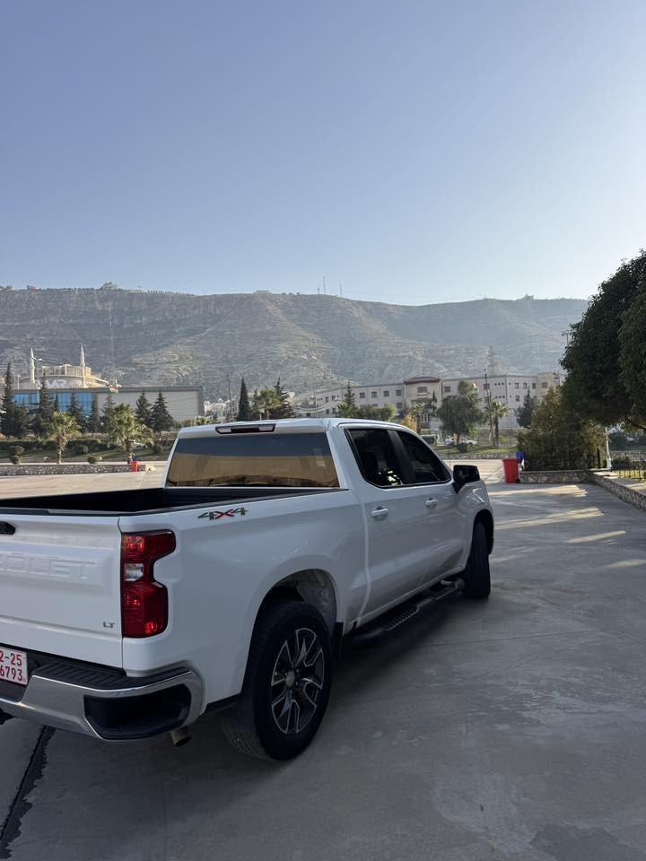 شوفر سلفرادو 2023 حادثها بسيط بس بونيد صبغ
ماشيه 23 ألف
رقم مؤقت باقي 85 يوم
4 سلندر ٣١٥ حصان + ٥٠٠ نيوتن متر عزمها 

دشبول تاهو شاشة كبيره

عداد ديجتال

رادار امامي
داتا شو
كشن كهرباء
كشنات تدفئه 
ستيرن تدفئه

فور ويل درايف 

دبل خفيف وثكيل

بعد بيها هواي مواصفات 

سعرها283 بيها مجال للشراي

مكان دهوك

***********
