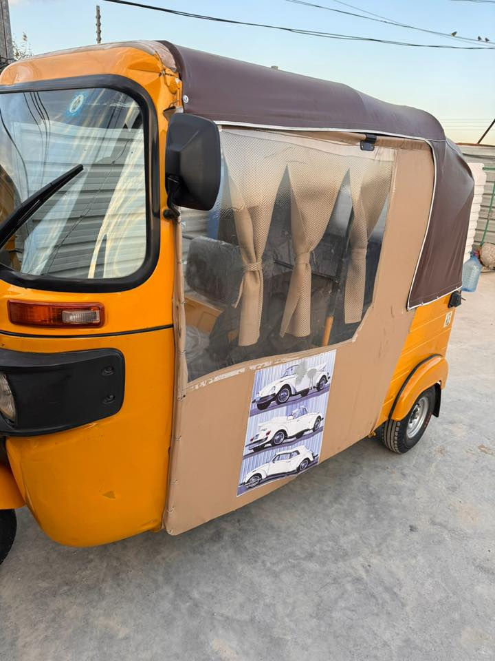 تكتك 20 مكفولة ما عده جوه الغد الايسر ودوسات كاملة وخير من الله  كبل للشارع ما تصرف ربع عليها مرقم بغداد انكليزي  السعر 7وبيها مجال حك الجية بغداد جسر ديالى  ***********
