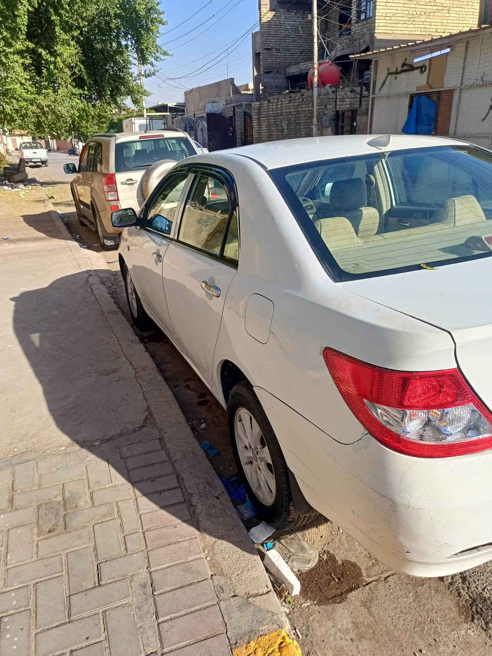 سياره بيوايديf3  ١٣  موديل  للبيع السعر ٦٠$ العنوان بغداد الدوره السيارة بيه جاملغ امامي ايمن فقط الاتصال ***********
