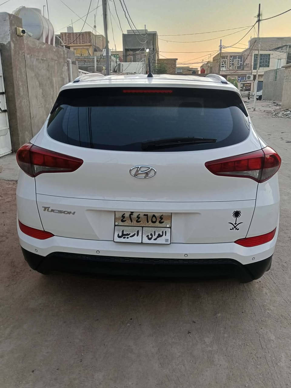 السلام عليكم توكسان موديل ١٨ 
مكينه٢٠٠٠ اشاير بلمري ويلكب تبريد حداديه جديده 
بيهه بارد بلبنيد شويه بارد جاملغ وره 
سعر ١٧٠ مراوس كورلة مديل ٢٤
أو سيراتوا ٢٤ غير متواجد ع فيس 
رقم ***********
