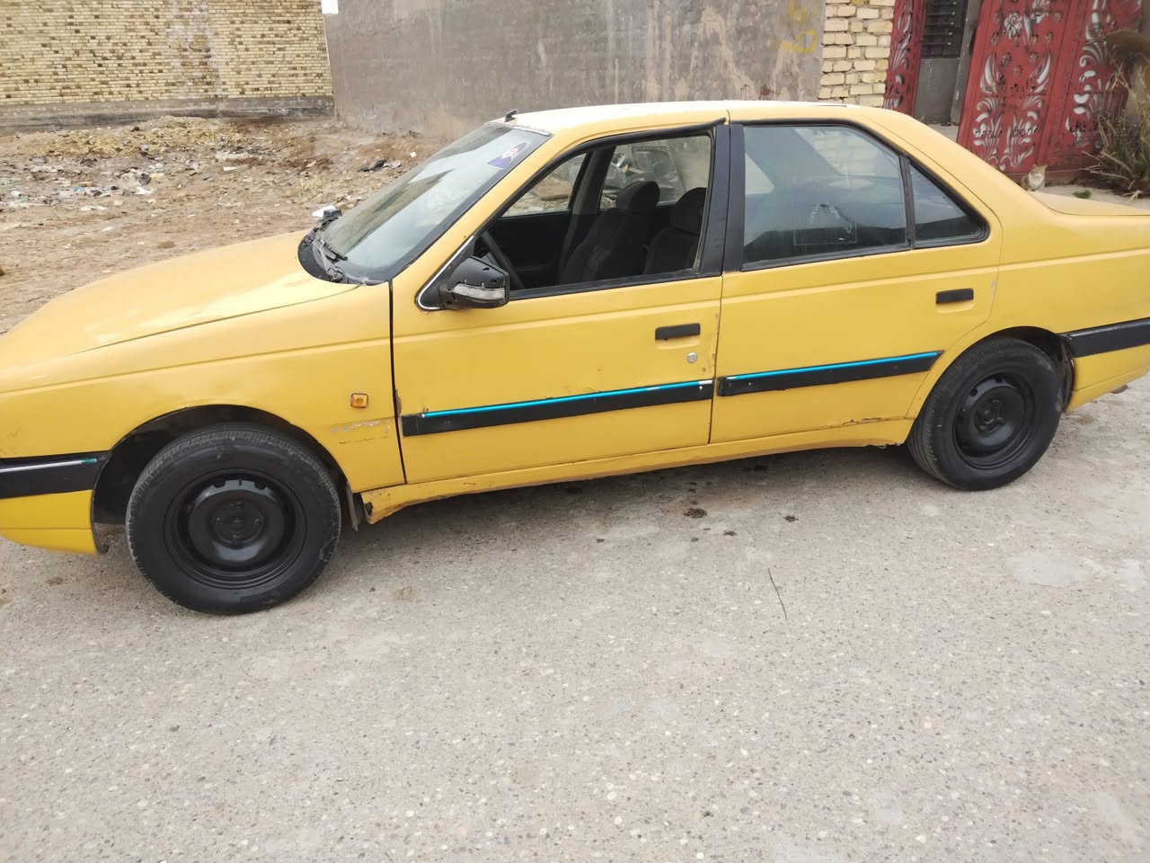 السلام عليكم بيجو 405 موديل 12سنويه منتهيه  غرامات ماعليه بس هيه ما اعرف شكد رقم ميسان الماني سياره مرتبه نضيفه كهربايات شغاله كلهه حداديه زينه تخم تاير  كير محرك مكفول 
العنوان ميسان كميت الشراي ينتصل خاص ماكو 
السعر 16وبيه مجال 
***********
