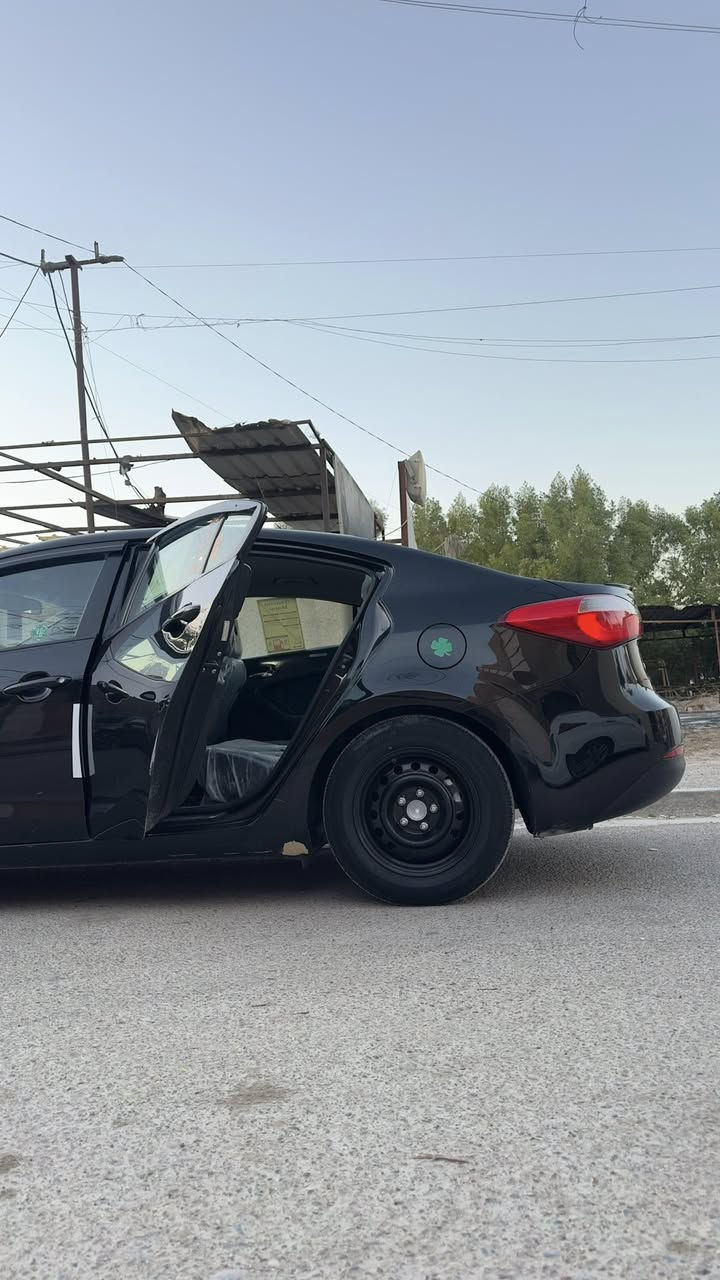 اسلام عليكم 
للبيع كيا فورتي 2016 امريكي 
محرك 1800  
السيارة جاهزة تخم تاير جديد 
تبريد ❄️ + تدفئة 
حادثها جاملغ  يمين ومصلح نفسة راجع 
السيارة كلها ليبل واحد بدون صبغ فقط بارد 
ماشية 109 ميل 
السعر 107 بيها مجال 

العنوان شهداء البياع 

***********
