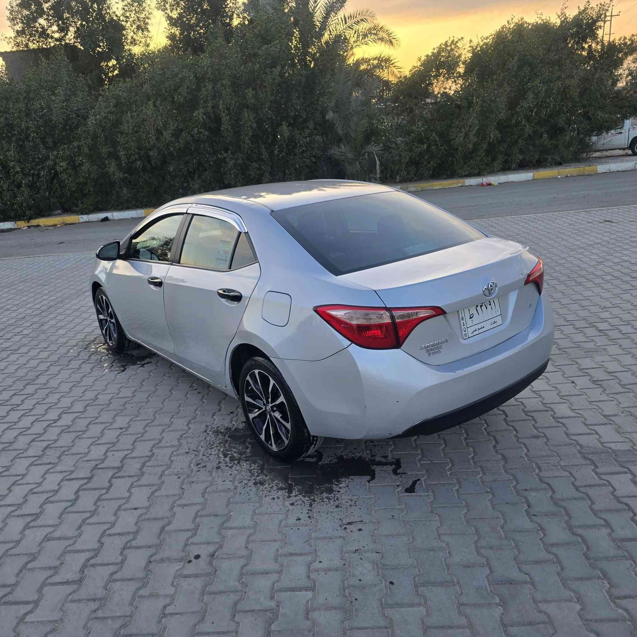 كورلا مديل 2018 امريكي حادث مرفق بصور كير ATMمكفول تبريد صدر تخم تاير كله مكفول ماشيه 124سياره ممتعوبه ابد
سعر 135 ورقه 
محرك 1800   
رقم بغداد باسمي 
العنوان _ بغداد _ 
***********
