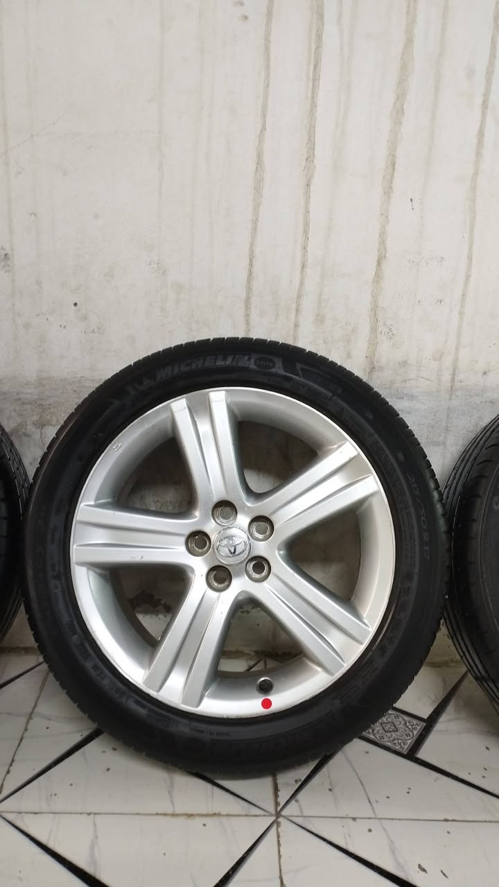 اسلام عليكم رخيص بلش سعر 360 الف واصل وجب جديد طخم عدد 4 ويل تايرات كورلا يرهم من كل من 19 22موديل حجم 17 شريكة أصلي بلادي لا كسر لا لحيم لا تصلح لا صباغ  شرط الفحص طخم طايرات نضيف قياس 215/50/17/سعر 360 الف عنوان كركوك قادسي أو لا يم نادي سولاف جامع رقم موبايل رقم اسيا بي واتساب *********** ***********
