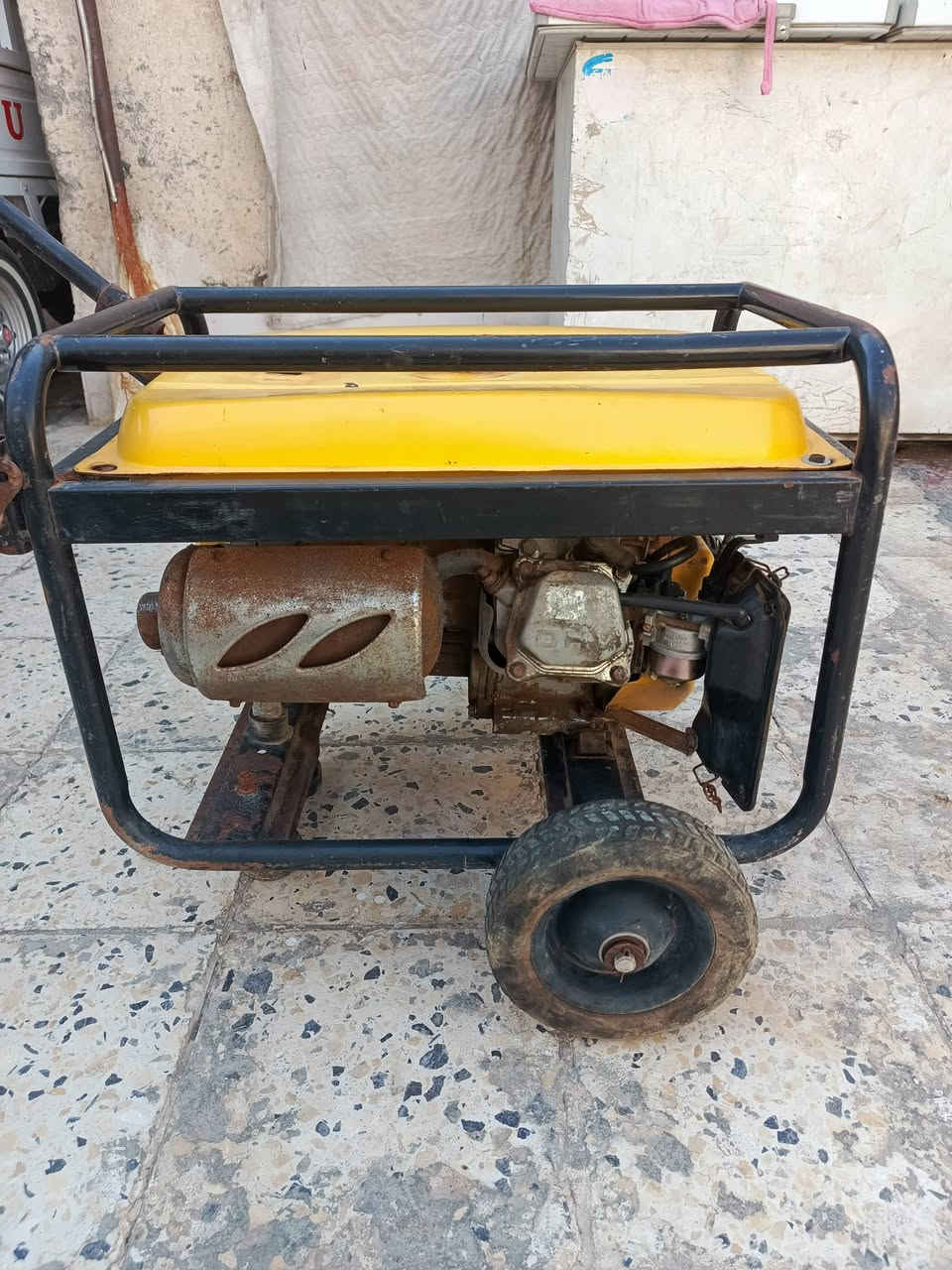 مولد يشتغل بس مايولد ماعرف شني سبب سعر124العوان حي التضحيه شارع العلوة بنهاته ***********
