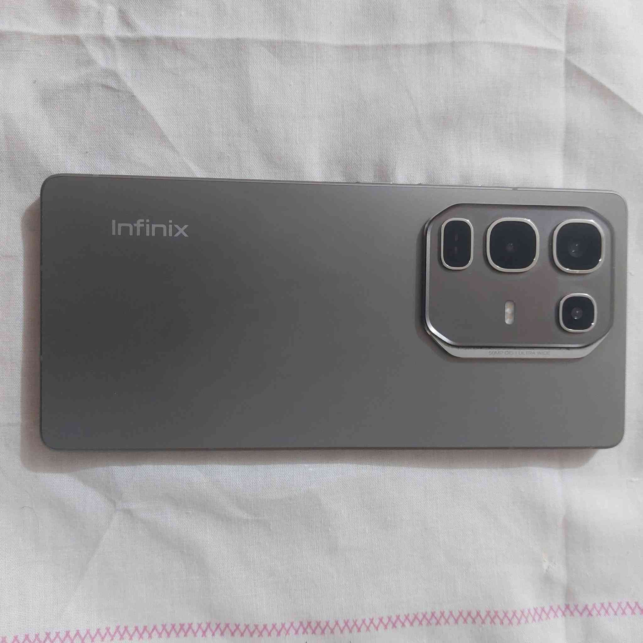قبل شهرين من اخذته 
للبيع جهاز Infinix Note 50 Pro 4G
تدعم الشحن 90w+شاحن لاسلكي 45w
حجم الشاشه ٦.٧٨انج 
التردد ١٤٤Hz
سطوع الشاشه 1,300Nits
بصمة الإصبع + بصمه الوجه 
يدعم ٢ SIM
ذاكره 256GB+ رام 12GB
الكاميرا الخلفيه 50 ميكابكسل
الكاميرا الاماميه 32ميكابسكل
السعر 385 بي مجال بسيط 
***********
