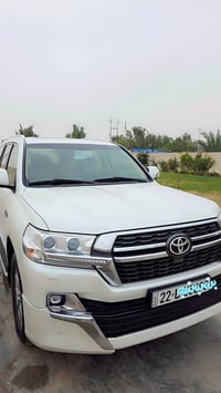 لاندكروز فطيم • ٢٠١٧ • ٨ سلندر