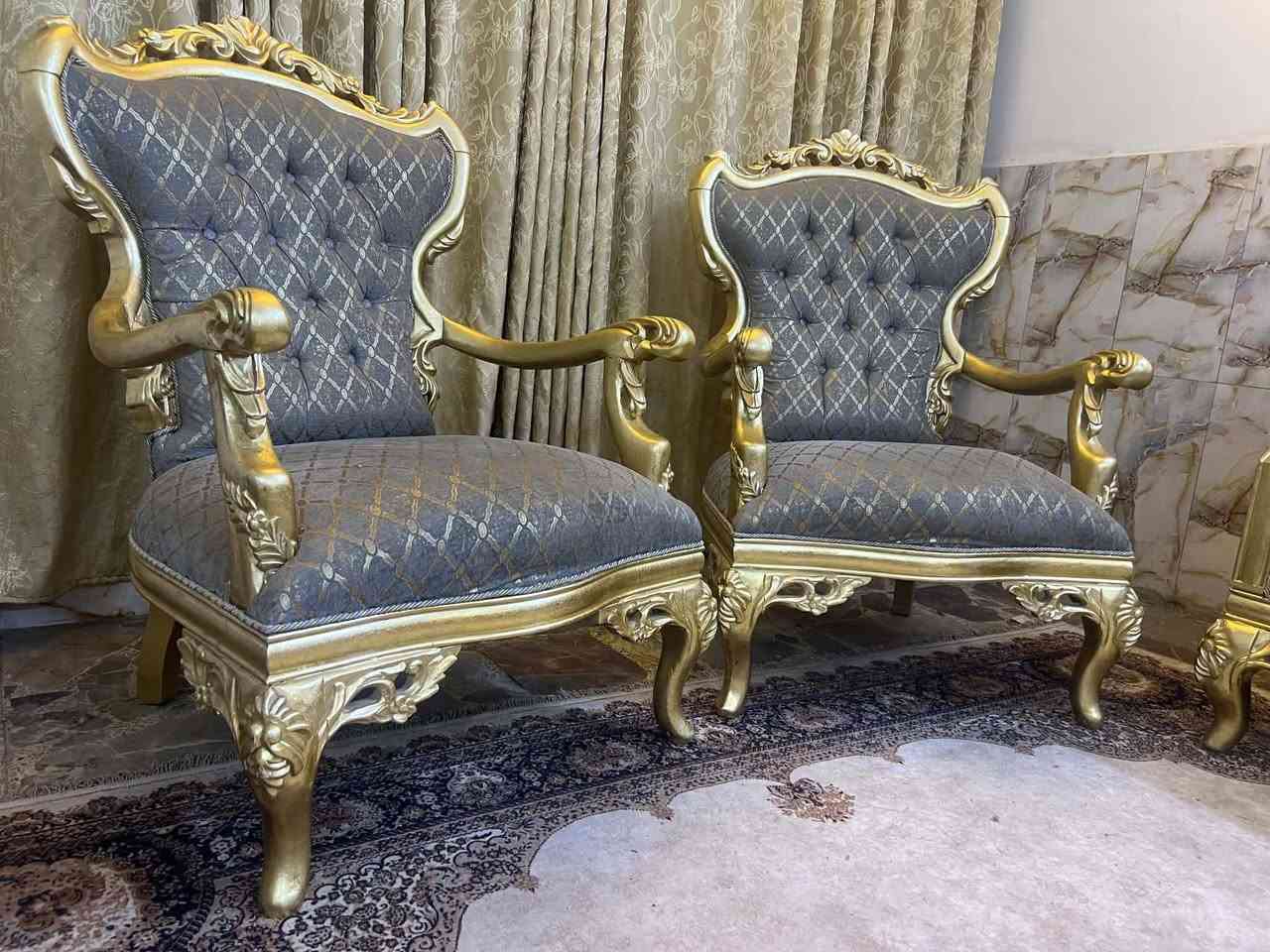 تخم ملكي تركي دزاين ايطالي 10مقاعد مع فاترينه وطبله وسطيه مكان المنصور للتواصل واتساب فقط ***********
