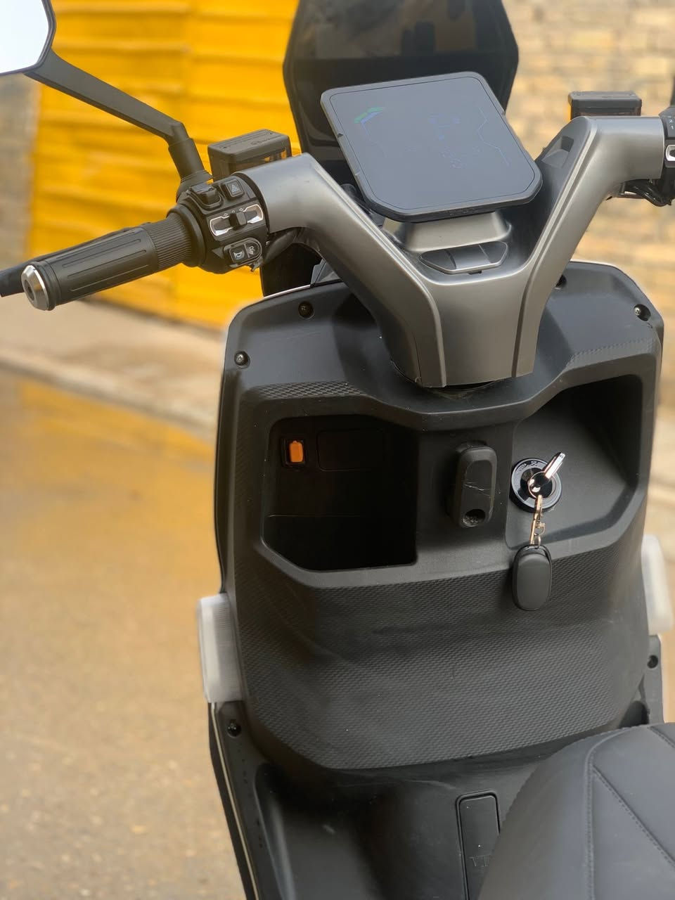 للبيع
سلام عليكم دراجه شحن للبيع نوع صاعقه من شركة ونلي استعمال شهر السعر خاص 
للتواصل: *********** واتساب
