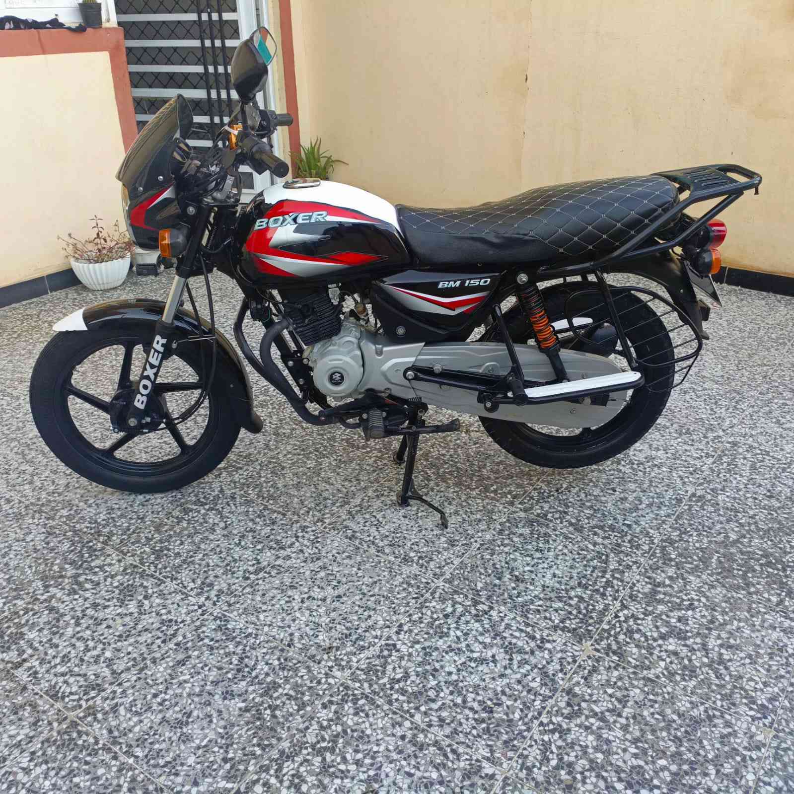 السلام عليكم ورحمه الله مكلف بلنشر
دراجة بوسكر موديل 2021 شكل 2022 الدراجة مامتعوبة ونظيفة كدامكم مال جناي لا طخه ولا برغي ملعوب بي دراجه كفالة عامة رقم وسنوية تحويل ثاني يوم للتواصل مع  صاحب الدارجة ...لحد يتواصل خاص رجائا تواصلو على الرقم 
***********
