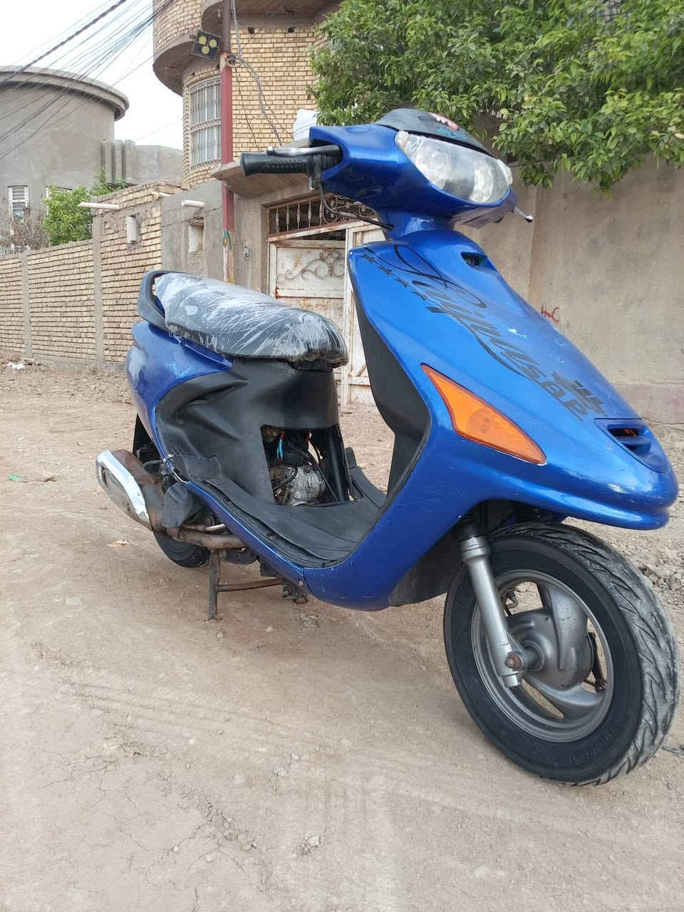 سلام عليكم دراجه فراشه كرستال المكينه مامفتوح بيها برغي كفاله عامه الله شاهد السعر 325وبيها مجال مكاني الحمزه الغربي للتواصل ***********
