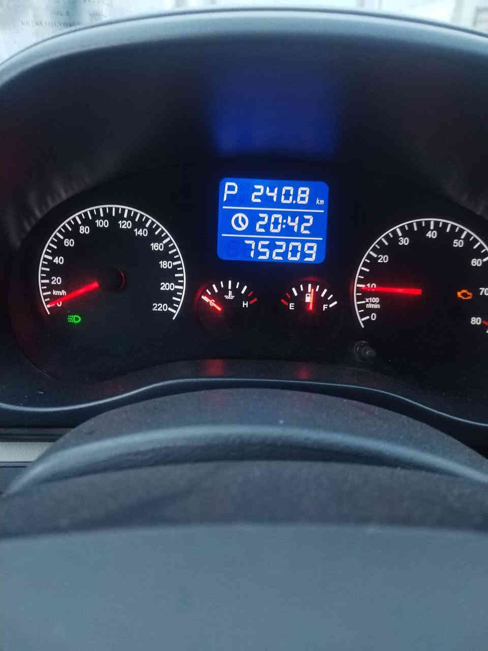 السلام عليكم ورحمة الله وبركاته
تيكو 3 للبيع بأسمي (حرة) رقم بغداد 

واسط - كوت

صبغ شركة بدون ضربة (فتحت البانزين). 

٤ أصابع بين البك لايت والدعامية (بارد). 

السعر : 95 بيها مجال بسيط.

***********
