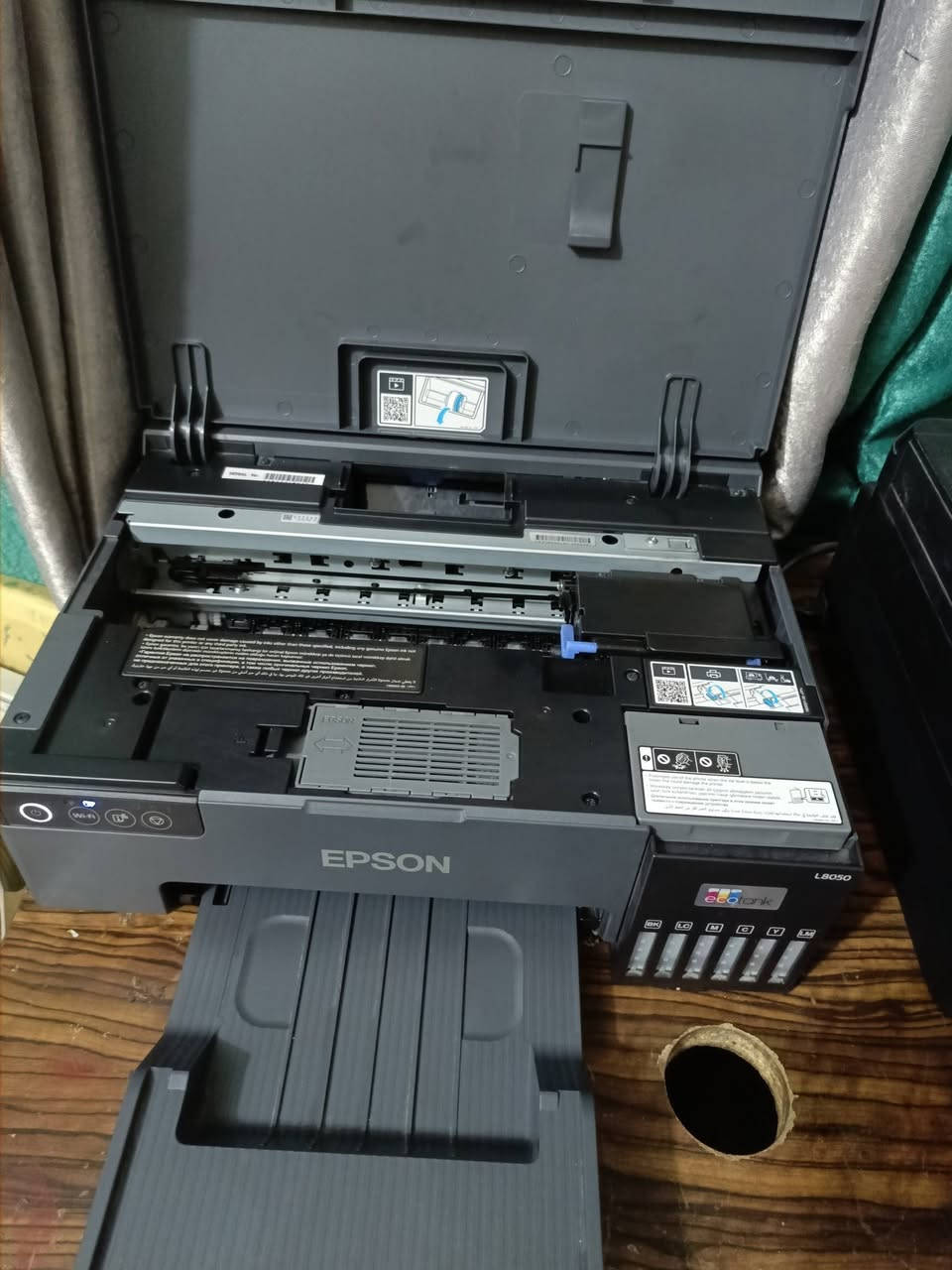 طابعة ابسون L8050 بكل مكان مرغوبة وغنية عن التعريف الكل يعرفها تخبل اخت الجديد الحبر فقط مرتين مبدل الها
ماخذتها ب425 الف ما استعملها هواية استعمال بيت فقط تجي تاخذها ع الفحص وهاي صورتها كدامكم اريدها ب300 فدوة الميعجبة السعر ليكسر بسعرها لان حرام عليكم مكاني بغداد الحرية لتناسبة هيج طابعة نضيفة وبهيج سعر يجي خاص ويتدلل


**إذا كنت صاحب هذا الإعلان وتريد حذفه لأي سبب، رجاءا أرسل رسالة إلى الدعم الفني**