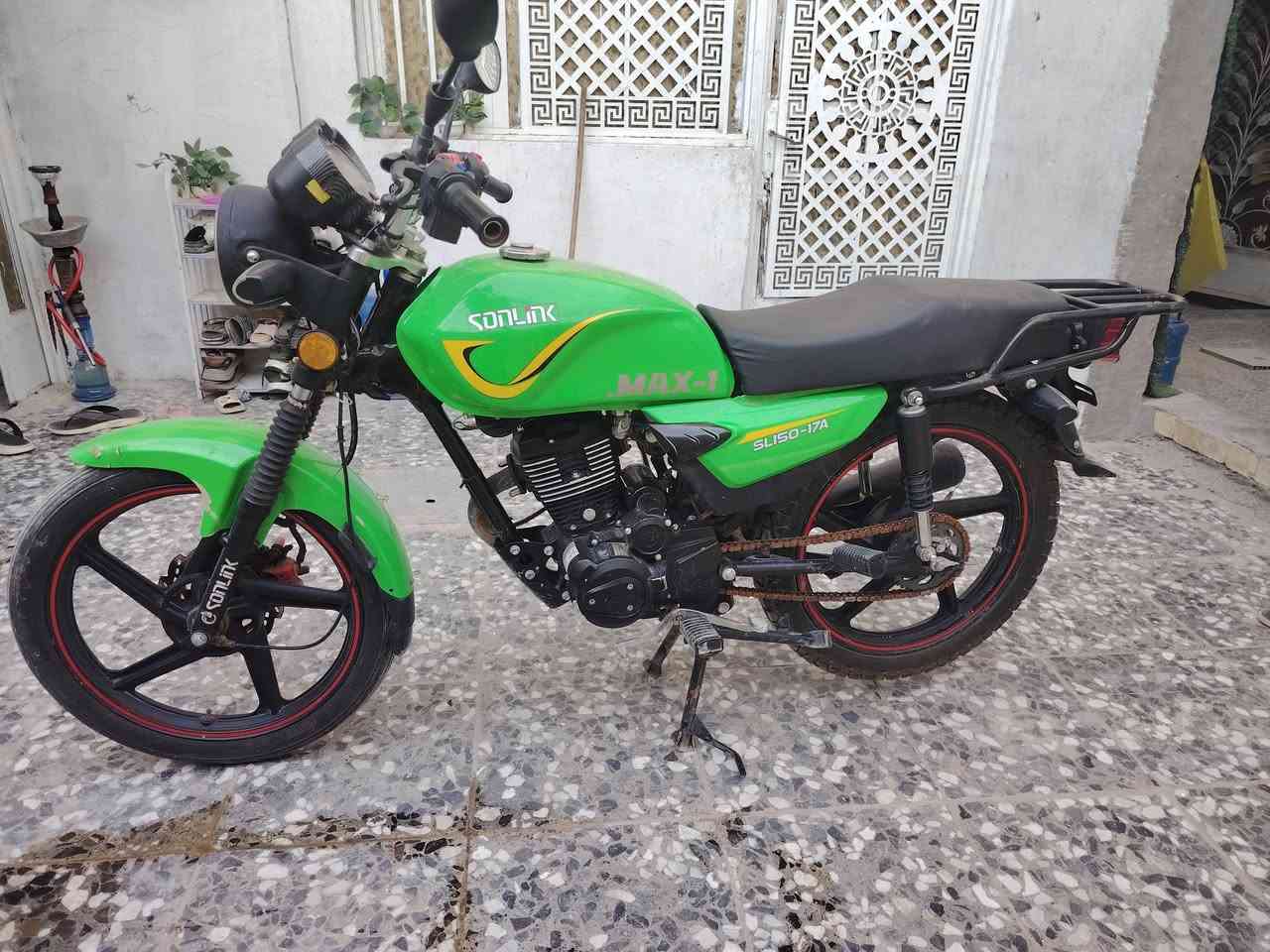 السلام عليكم دراجه سونك ٥ كير موديل ٢٤ نازله ب ٢٥ اورقها كامله  محرك بلادي كهربائيات كلها شغال سلف هندر شلعه معدل فول كهربائيات كلها شغال لستفسار *********** سعرها ٧٧٥  وبيها مجال مكاني بغداد  جسر دياله القديم قرب زعفرانيه
