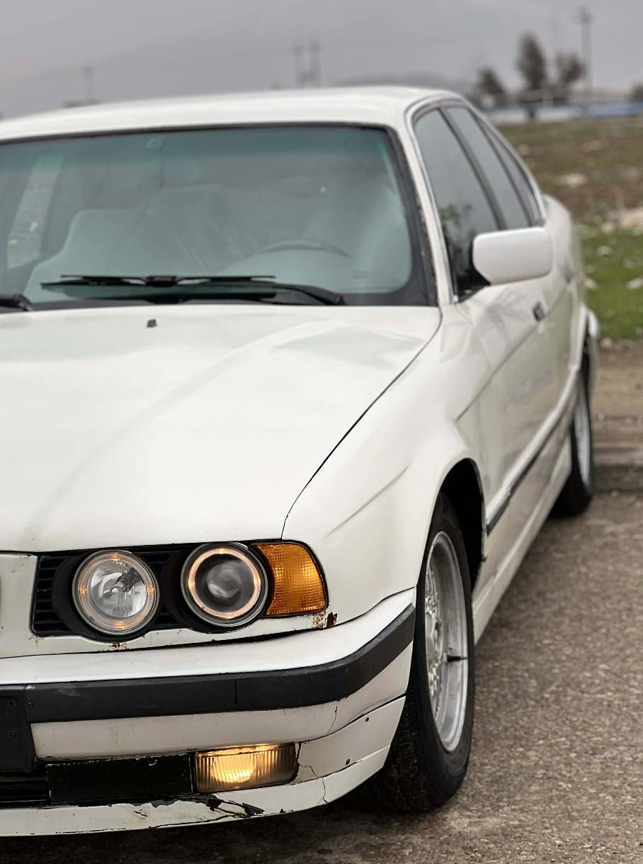 Bmwبؤ فرؤشتن مؤديل ١٩٩٤ 525 گيرعادي گيرو مه كينه ي به شه رت فيته ر دوجام كاره با تاقم لايتم تازه گؤريوه  مه زبوته  ئارم پلاستيك هه ولير به شه رت ئارموو ئه وه ليات موس و براوه به شه رت بئ نوقسانيه و مالى دؤسته سعرى ٤٦ وه ره قه و معامه له بؤ زانيارى زياتر ژ.م واساب فايبه ر *********** شربازهير, السليمانية
