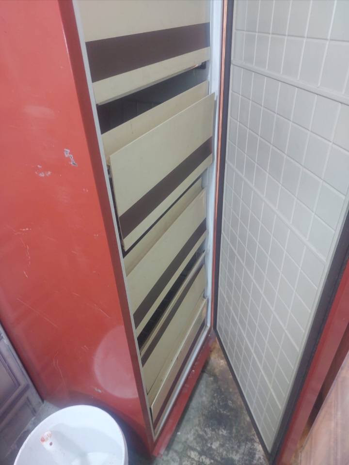 مرحبا اغراض للبيع استعمال قليل شغالات واصليات التفاصيل موضحه تحت الصور الشراي يتصل عالرقم ***********
