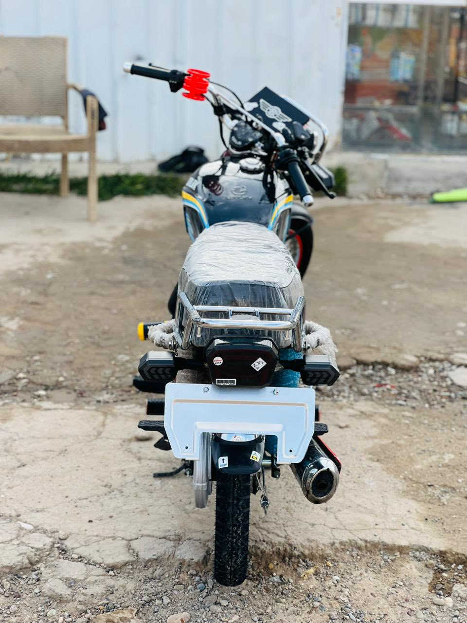 السلام عليكم للبيع دراجه تايكر موديل 2025 باب اول سونك محرك شرط دراجه بلاديه لون اسود دراجه عل وضع 
لشركه تايرات وياله جدد بل جيس لايت 
عالي ناصي زنون دراجه حالت لوكاله صلنصه كاتم بلاديه مكاني تكريت فلكه الفرسان اتصل وعيوني الك *********** متواجد نت أو اتصال
