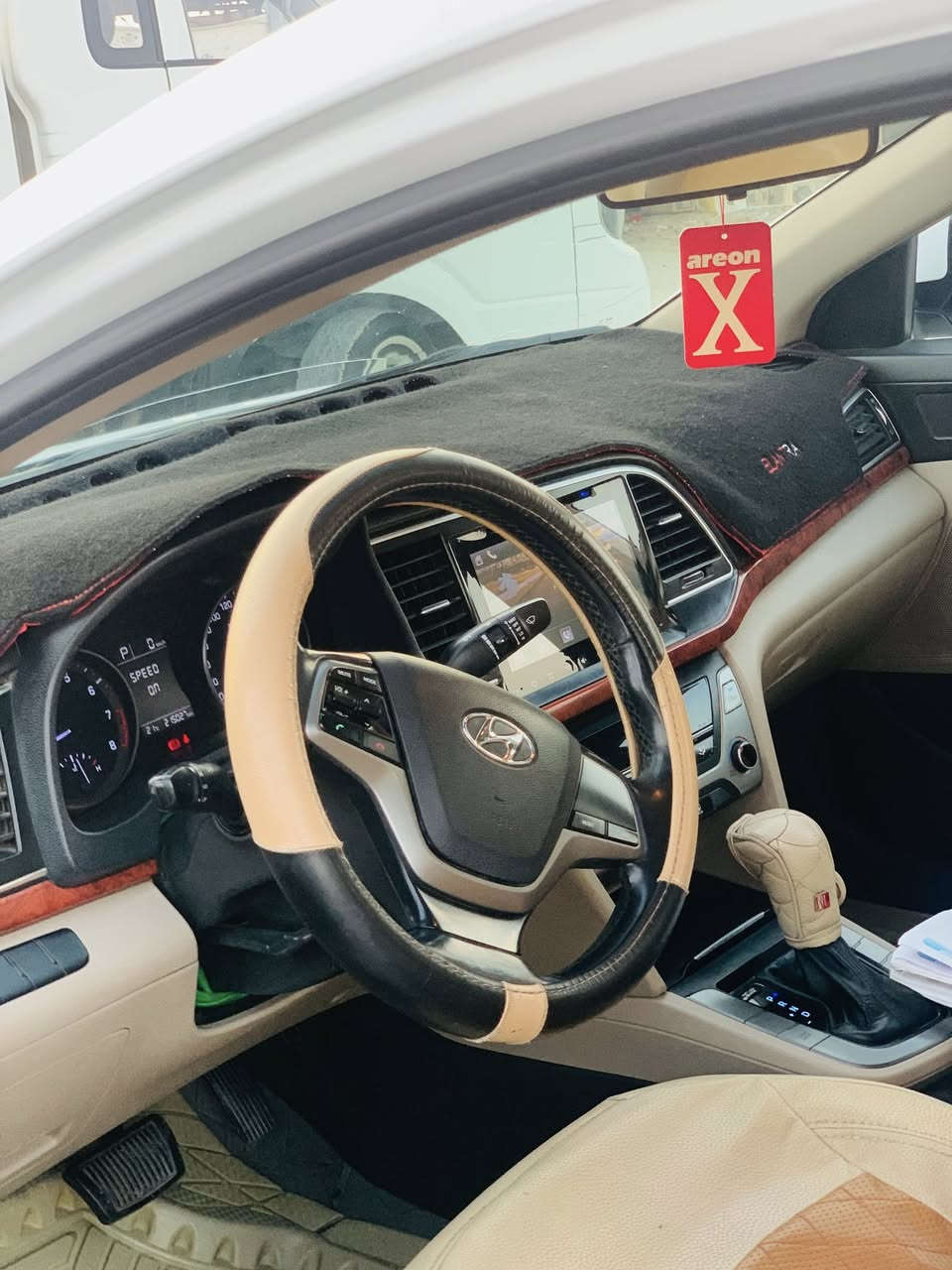 السلام عليكم
النترا سوبر 2018 رقم بغداد بسمي سياره على وضع الشركه تجي وشوف السياره اذا بيها بارد او بيها صبغ او بيها قطعه مفتوحه تعاتبني وكروتك انطيك اياها  ا

مواصفات السياره 

1-تحكم استيرن جهتين 

2-شاشه 

3- تبريد قطعتين 

4-يدات نيكل 

5-اشاير بل مري 

6- مري شفط 

7-خمسه ويل كب رياضي حجم 17 بلاد 

8-لد نهاري 

9- مود درايف. سوبرت وايكو ونورمال 

  ملاحظه/ اخي العزيز هذا حلال مسلم ما عجبتك السياره اعبر المنشور. او تكتب تعليق. يليق  بيك  كلامي واضح وما اعتقد اكو واحد هيج صريح. سياره بيها سونار. وما انطيك السياره اله تاخذ سونار ثاني وما يكون خاطركً اله. طيب  السعر 170 وبيها مجال وعيوني تشلعهن.  رقمي ***********
