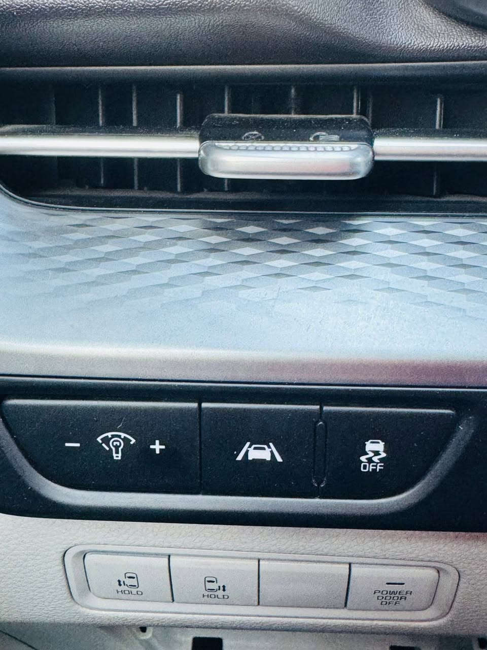 سلام عليكم
كيا كرلفان وارد امريكي موديل 2023 سيارة فول ١/١ ما عدة الفتحة ماشية 27 الف سيارة بوضع الزيرو جديدة للاخير حادثها بنيد وجاملغ مبدلات إصليات نفس ألون سيارة 7 نفر مكينة 6 سلندر 
المواصفات :- 
ثلاث بصمات 
كشن كهرباء 
أبواب خلفية كهرباء 
رادارات
سايد بريك دكمة 
تدفئة كشنات امامية 
ثلاث أنظمة قيادة ( ايكو / نورمال / سبورت )
اوتوهولد 
حساسات 
مانع تزحلق 
تحديد مسار 
كروز تثبيت سرعة 
كشنات جلد 
كامرة خلفية دوارة 
شاشة كبيرة 

السيارة رقمها بغداد 
عنوان بغداد 
السعر 250 ورقة 
***********
