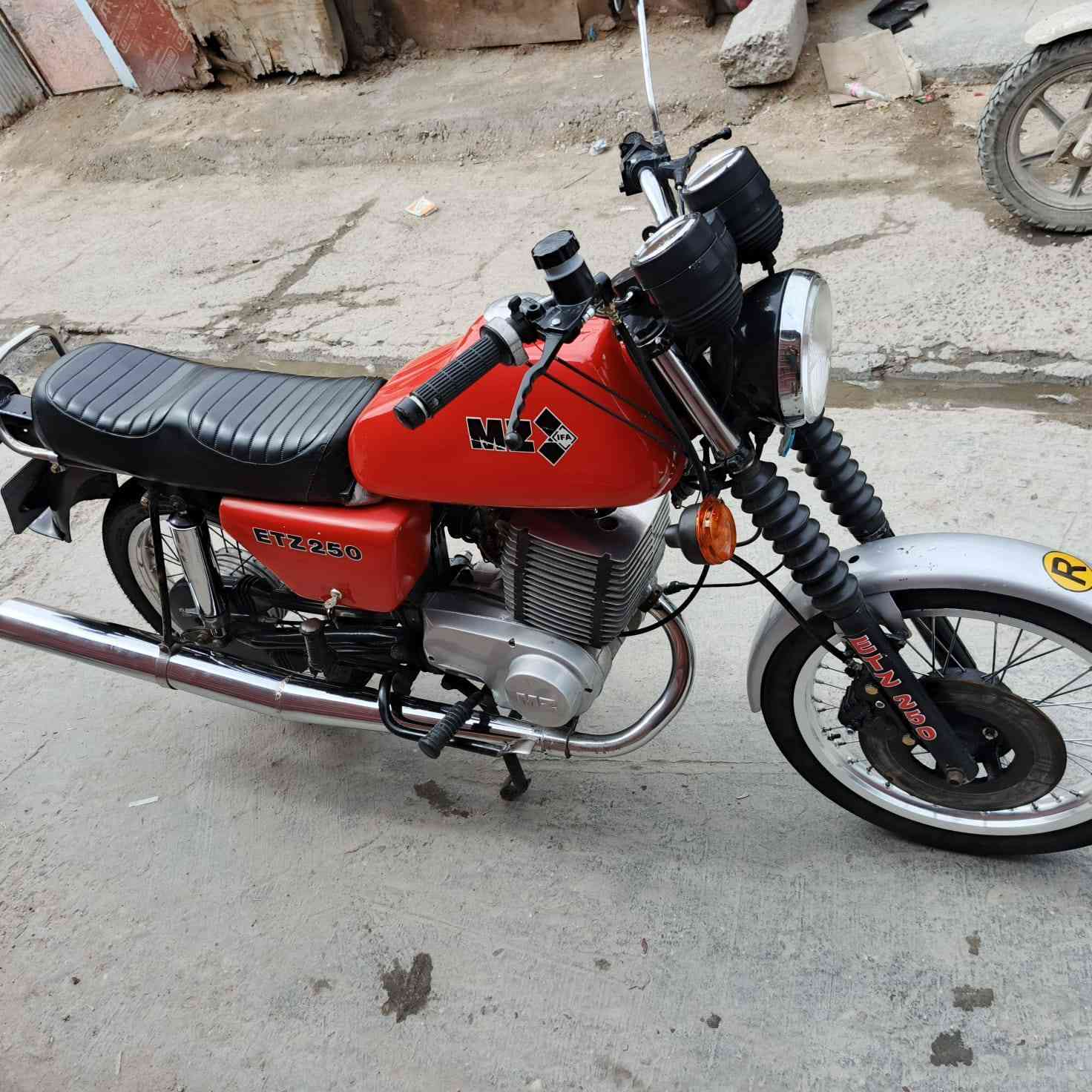 يا الله سلام عليكم عيني الجنايه ماطور البيع 88 ماطور جاهز عله اخرر حبايه الف مذب  سنويه بدون راعي الحيم جوه الكشن صوب واحد خشم هم صوب واحد سايس 3 شوفت عينكم
ماطور جديد ستوه معمره السعر مليونين وبيه مجال الشراي يخابريني وبيه خير ويدلل مكاني نجف حي شرطه اتصل ***********
