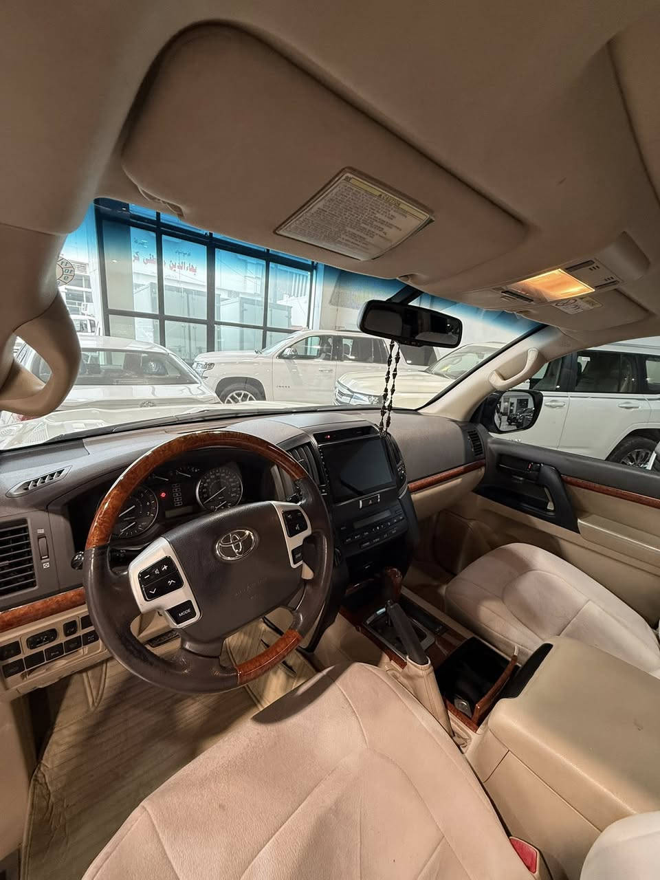 تويوتا لاندكروزر 2015 GXR v6 سته سلندر  208 الف ماشية
بدون حادث بدون صبغ 
2 مكان صغير بارد سعر 425 ورقه مجال بسيط


**إذا كنت صاحب هذا الإعلان وتريد حذفه لأي سبب، رجاءا أرسل رسالة إلى الدعم الفني**