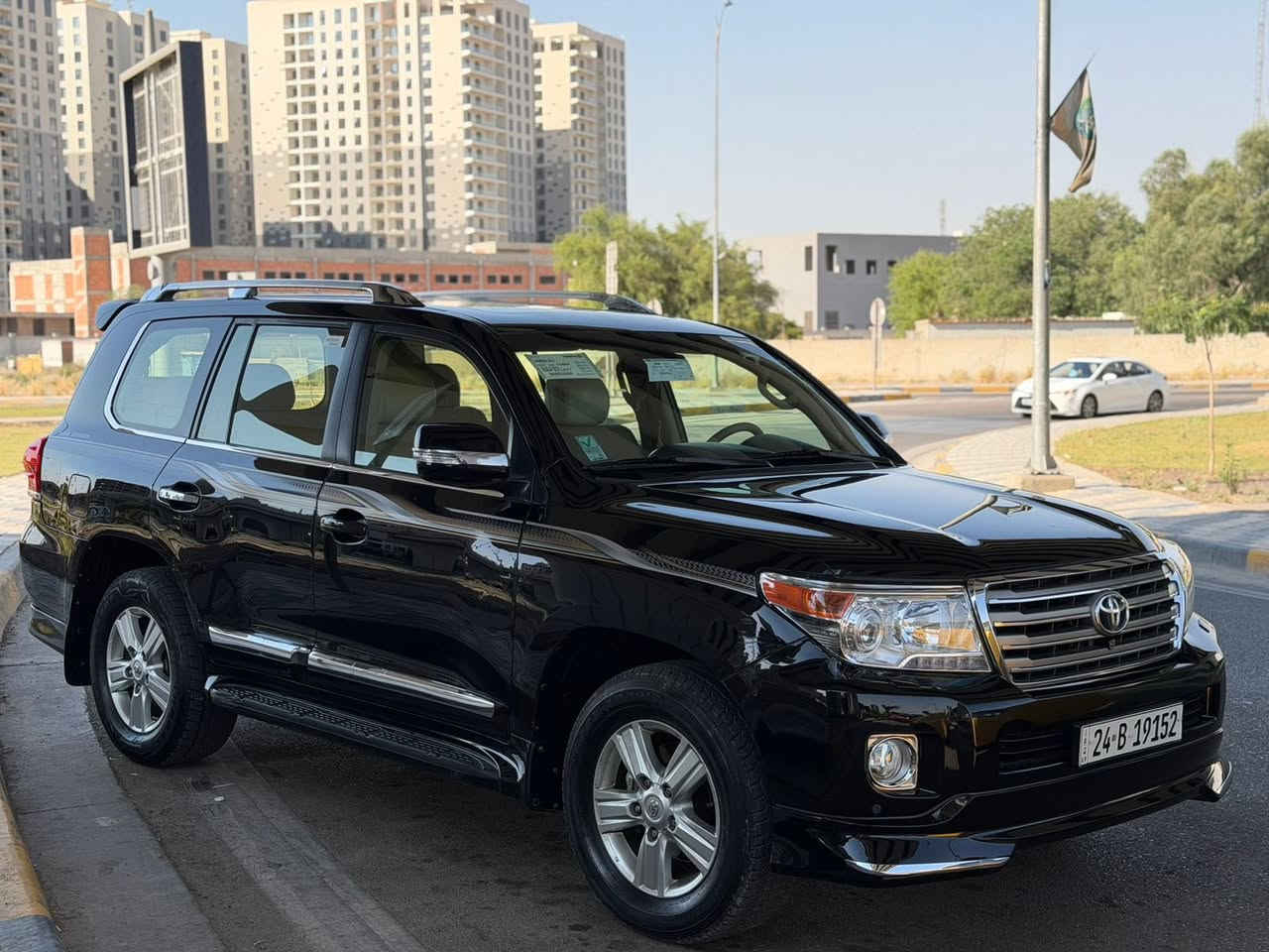 الســلام علـــيكم
لاندكروز   ( 2015 ) VXR V8
فول الفول للاخير 
4 كامرات محيطيه 
اربع بصمات في الابواب
دبلات جوبلس
كشنات كهرباء وتبريد وتدفئه
خزن ميموري ذاكره
ستيرن كهرباء
سستم صوت مرعب JBL
دشبول ليزري 
شاشات خلفيه 
صندوق كهرباء
تشغيل عن بعد
فتحه
كلش هواي مواصفات بيها اعلى فئه بلاندكروز

(مـلاحظه بسيطه السياره بيها جاملغ امامي مبدل فقط)

السياره حلوه وجديدة
ومتصرف عليها ربع دينار

(رقم دهوك) شرط التحويل

الســــعر345

اي استفسار ☎️ ***********

مــكاني بغداد الكرخ📍
