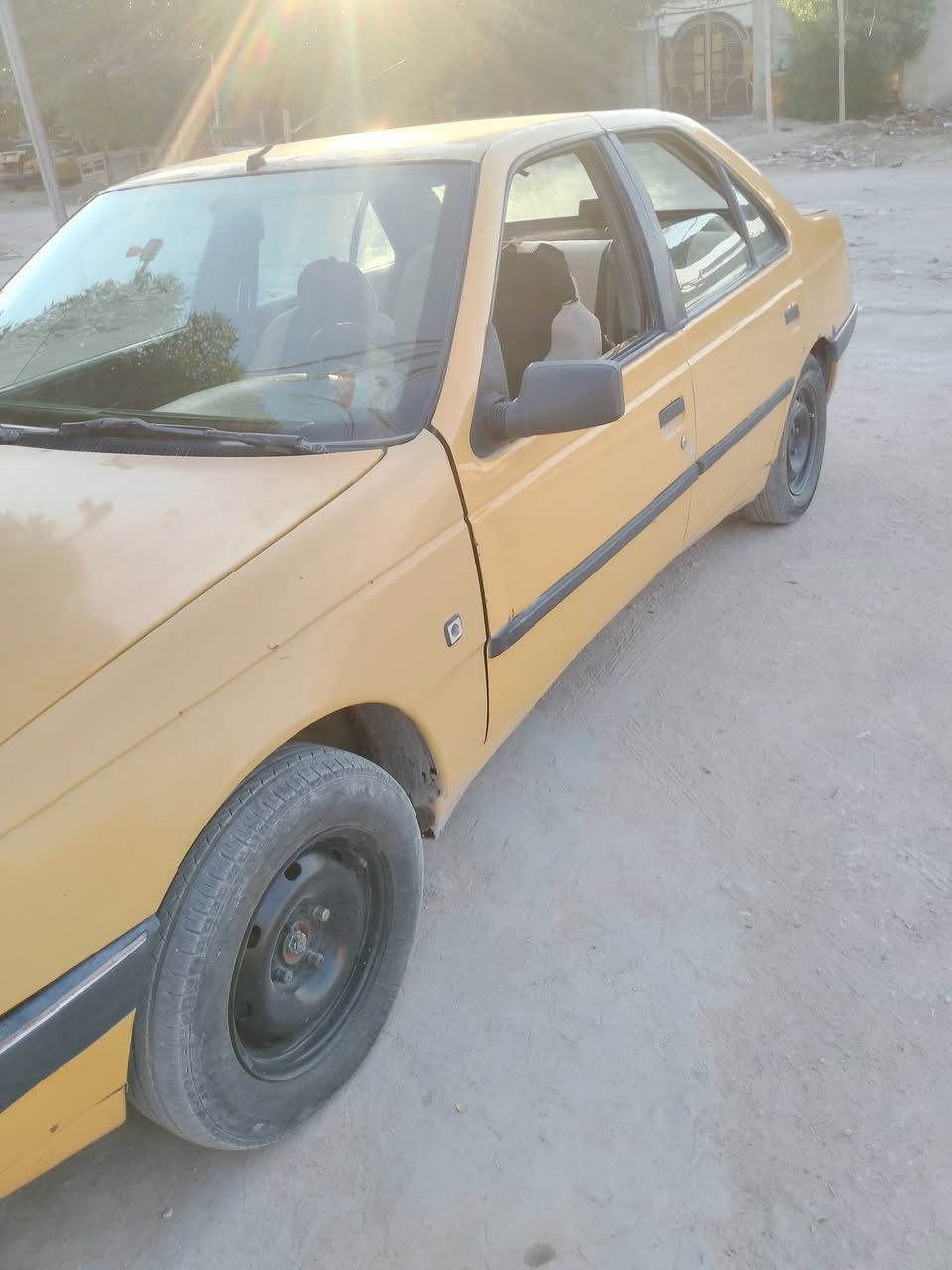 نبيجو 405 كير ومحرك يخبلن كهربائيات كلها شغالة تبريد ثلج كمبريسر جديدة بجيس صار يومين م شادهة رقم بغداد سنوية ل27راعيهة بالنجف يداور ماعندي اي مشكلة غرامة ماعليهة بس هيئة عليها بس ماعرف شكد سيارة جاهزة ترايك وين ما تريد صدر جديد بيع او مراوس سعر 20وبيهة مجال  مكاني كربلاء  شراي يتصل ويدلل رقمي هذة ***********/***********
