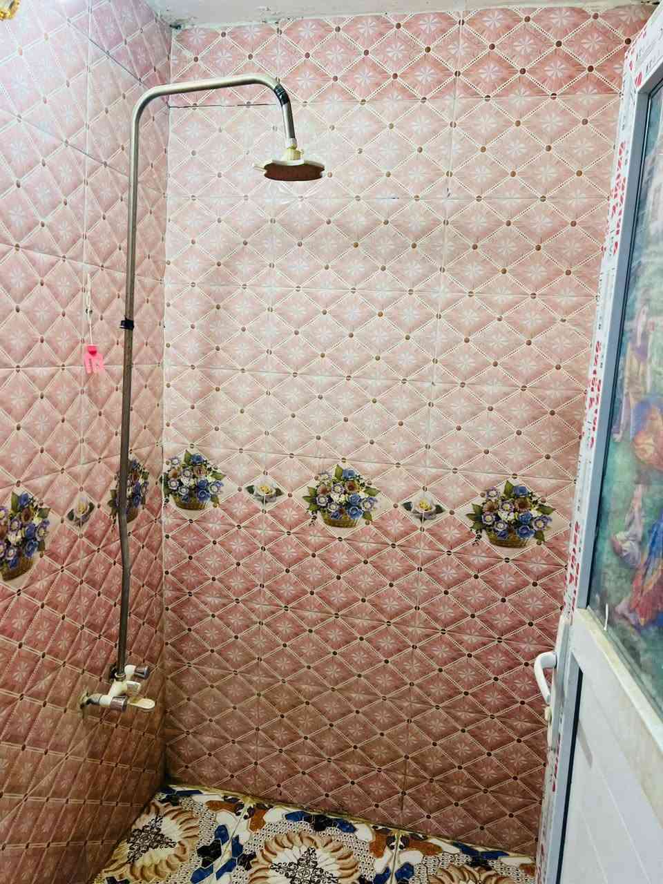 بيت للايجار بلحبوبي قرب مدرسة امنه مقابيل مخبز الزينبي 
المساحه 80م
غرفه وصاله ومطبخ وصحيات واستقبال الايجار 400قفل
مطلوب عائله زغيره موضفين
***********
