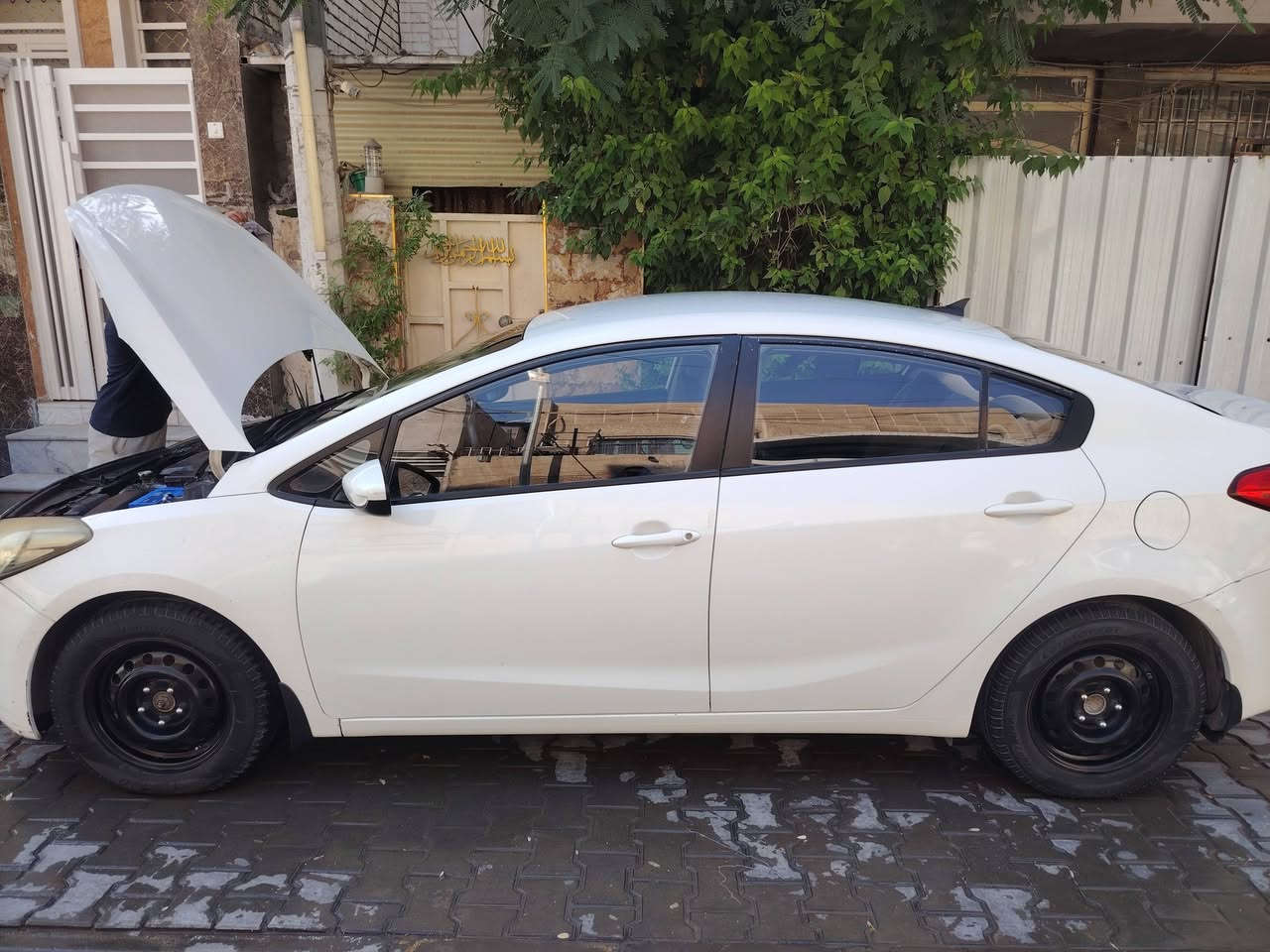 السلام عليكم
كيا سيراتو ٢٠١٣ شكل ٢٠١٤ خليجي
محرك ١٦٠٠ دوش
 محرك كير تدفئه تبريد فول السياره نظيفه وماشيه ١٤٨ كم
مواصفات عاديه تحكمات جهتين كامره دواره
بيها جاملغ جهه السائق مبدل وكارت ع كد شبر
السياره باسم كردي تريد تحويل او وكاله
السعر ١١٢ وبيها مجال مكان السياره بغداد الكرخ للاستفسار الاتصال
***********
