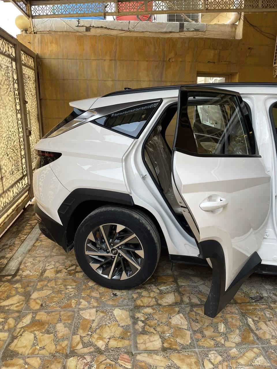 السلام عليكم هونداي توسان ٢٠٢٤ خليجي رقم بصرة بسم الوالد كفالة عامة من الزلغ  مواصفاتها فول عدا الفتحة ومواصفاتها معروفه
ماشية ٢٤ الف  السيارة مشترينها من شركة هونداي بالبصرة
السعر ٢٣٥وبيها مجال بسيط 
للتواصل  
***********
