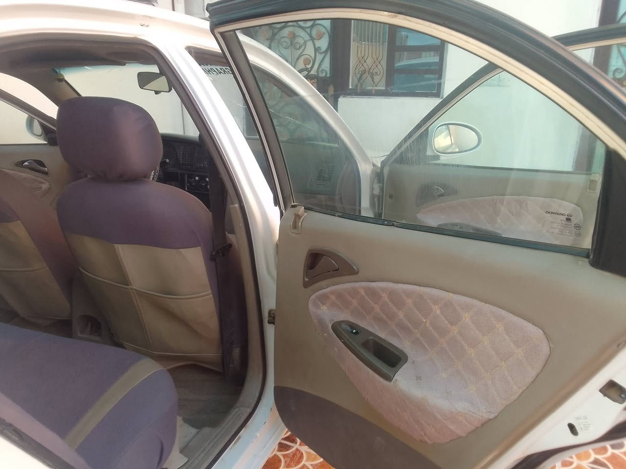 السلآم عليكم  
من رخصة الادمن دايو نوبرا موديل ٢٠٠٠ للمراوس حسب القناعه كير مكينه خير من الله كير عادي تخم تاير رقم ديالى سنويه ٢٨ راعيها يمي ترايك وين ماتريد سياره حلوه وناعمه عنوان السياره ديالى بعقوبه تقاطع القدس دور الزراعه   للاستفسار ٠***********
