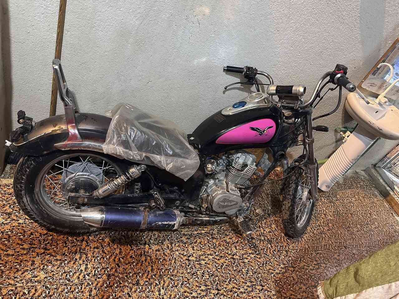 دراجه هارلي كروزر محرك ستوته دراجه نضيفه حلوه مال كشخه سعرها ب450وبيها مجال ***********
