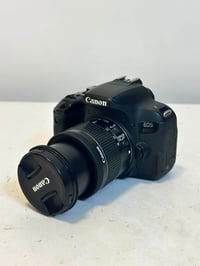 (كانون d800 للبيع) . كانون800 نظافه 90‎%‎ ✅ ملحقات: 1.عدسه 18-55 ملم  ...