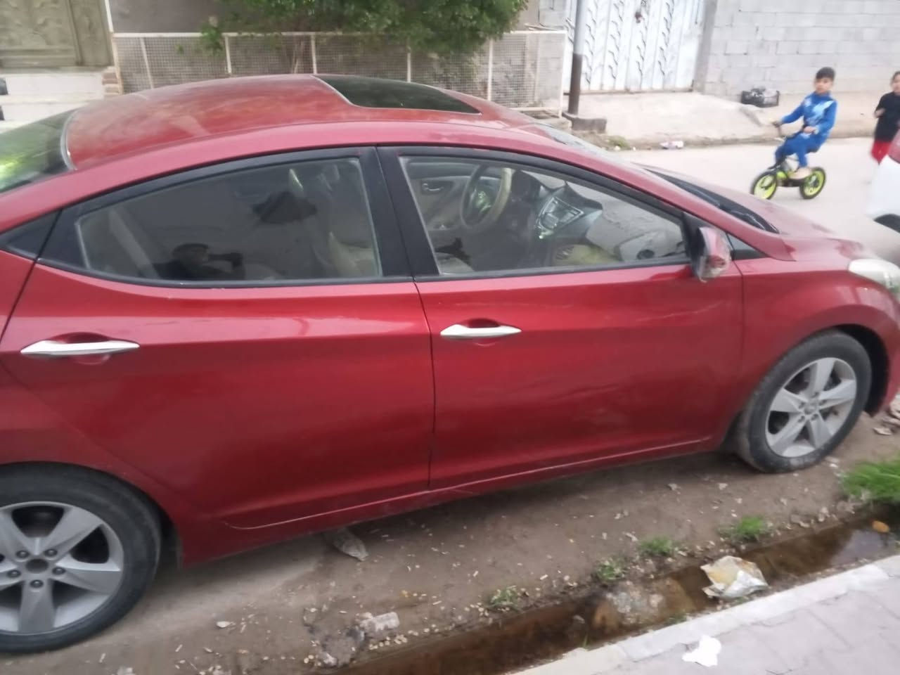 النترا خليجي ٢٠١٤ فول موصفات ١٦٠٠ مكينتها شرط
السياره بيها بابين مبدلات نفس الون بدون ضربه عابره شرط
تخم تاير 
تبريد شغال 
باسمنه السياره 
مداور ثاني يوم 
مكانها السماوه 
السعر ٩٥ وبيها مجال بسيط 
***********
