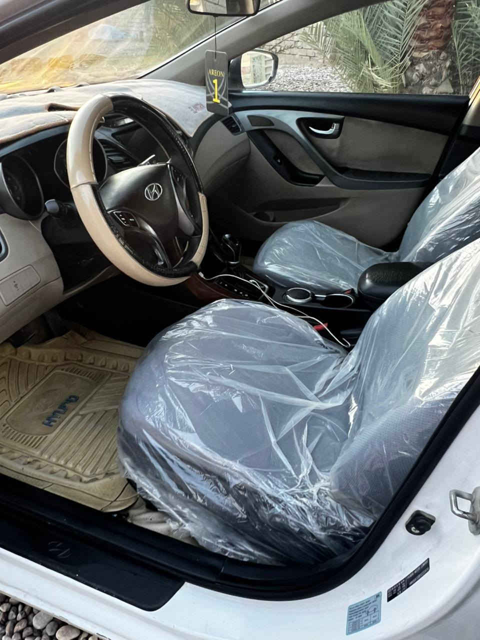 السلام عليكم 

بيع _مستعجل

هونداي النترا  موديل 2015
وارد خليجي فول مواصفات عدا البصمه
كفاله عامه من ضربه وتبديل وصبغ عدا البارد الي مذكور  بالسونار

محرك حجم 1800 شرط

كير AT شرط

صدر خلفي امامي جديد
تخم تاير خلفي امامي جديد
غرفه جديده 
رقم بصره دولي بأسمي مشروع وطني 
شرط التحويل 
تبريد قطعتين 
فتحه سقف
مري شفط 
اشاير بل مري 
تحكمات ستيرن 
مودات قياده 
تدفئه تبريد فول شرط 
السعر (122) وبيها مجال شي قليل 
الشراي يتصل 

*********** 
متواجد عالفيس
