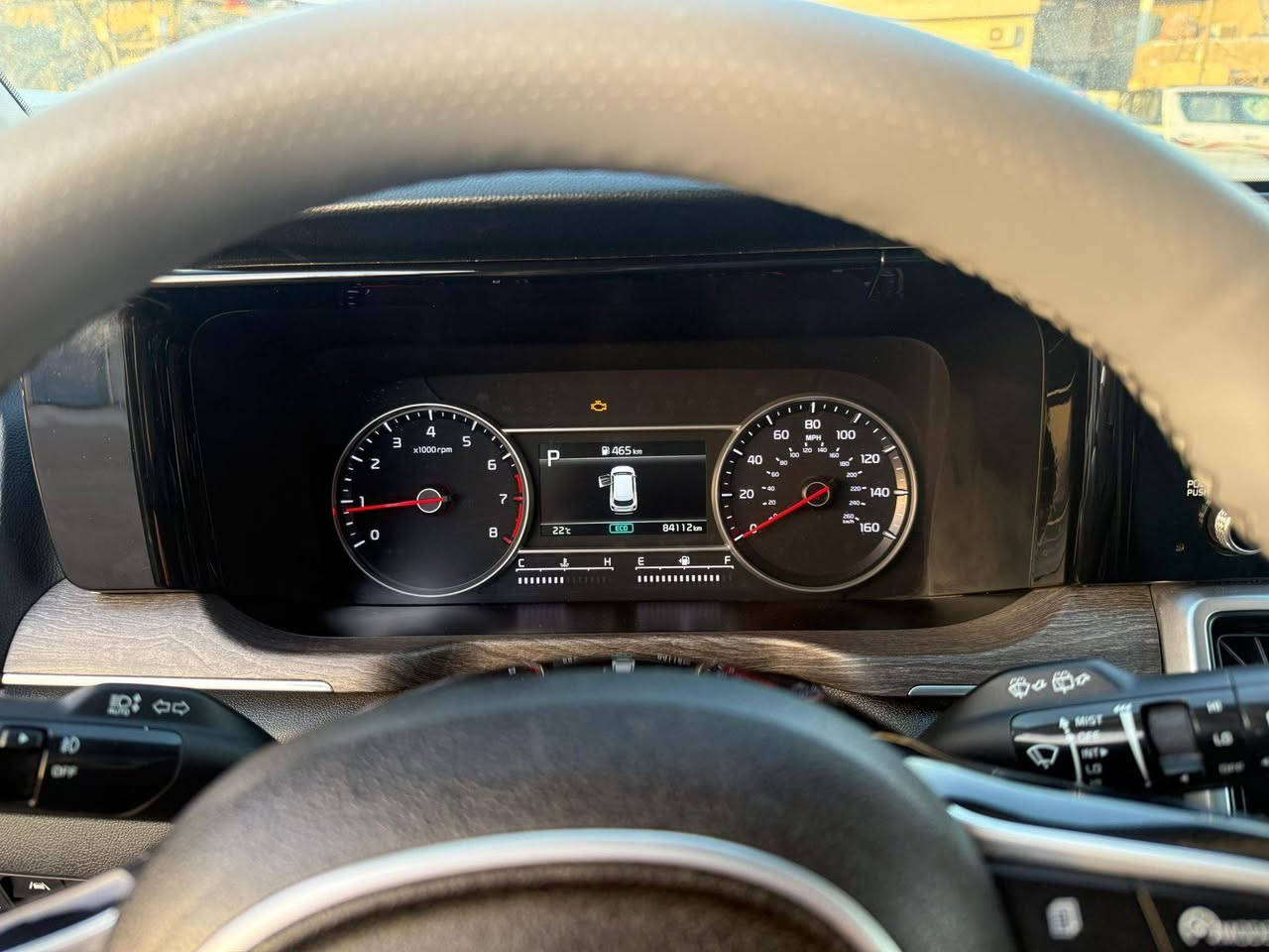 كيا سورنتو 2022 فئهX.Line-وارد أمريكي ، وتأتي بمحرك 4 سلندر تيربو 2.5 لتر مع نظام دفع رباعي (AWD) قياسي، ومواصفات فل كامل تشمل فتحة بانورامية، شاشة كبيرة، كاميرات ، رادارات ، كشنات جلدية (تدفئة وتبريد)، تشغيل بصمة عن بعد، ومساعدات قيادة متقدمة (رادار، قيادة ذاتية)، بالإضافة إلى صندوق كهربائي وشحن لاسلكي، وتتوفر بسبعة مقاعد vip
ناقل الحركة: أوتوماتيكي 8 ، نظام الرجوع للمسار، توقف ذاتي ،  مثبت سرعة ذكي، حساسات خلفية.
الميزات الإضافية: فتحة سقف بانورامية، باب صندوق خلفي 
كهربائي، تكييف منفصل أمامي وخلفي.  رقم السيارة بغداد حادث السيارة بنيد ومدكر  وصور الحادث بلمنشور ومالك السيارة بالبصرة 
العنوان بصرة حي الرساله قرب مامع امام الصادق ع  المسافه لمقطوعه 85 الف كيلو
الرقم ***********
السعر 225$
