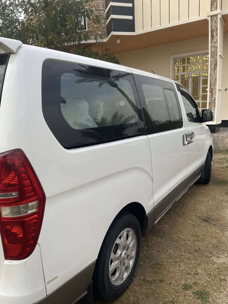 السلام عليكم استاركس.  موديل 12. 

السياره تخبل كدامكم بيه ضربه بل جاملغ الخلفي موضح بل صوره. والباقي مكفوله  محرك يبخر بدون تنقيص.  مكان سياره الانبار  الرمادي.  السعر 165. رقم الهاتف ***********
