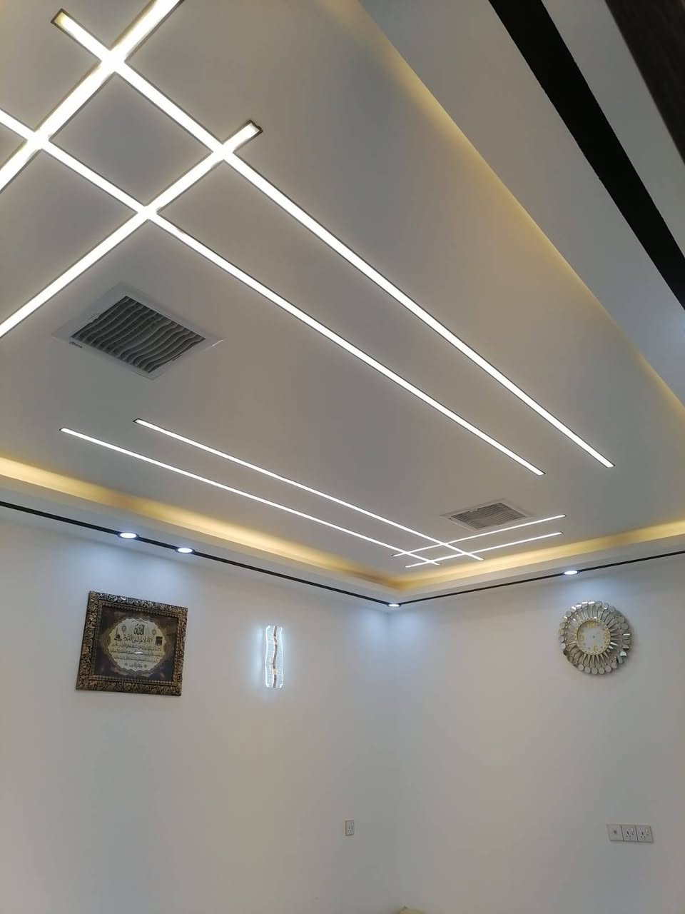 اعلان
بيت 100 متر طولاني على شارع 20 في 55 للبيع تحتوي على غرفتين نوم واستقبال ومطبغ وصحيات البيت سيراميك وسقف ثانوي البيت ملكي فول فول بناء 2025 
للاستفسار الاتصال 
*********** أو ***********
 السعر 110 وبي مجال
