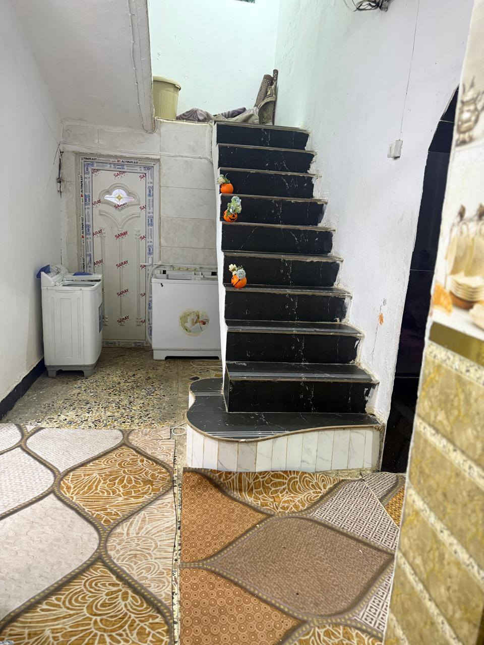 بيت البيع ميسان حي الكرامه قرب مستشفى التركي شارع ناصر ابو الباله مساحته 200 غرفتين مطبخ استقبال صاله وممر وساحه كبيره +محل
اي استفسار عله الخاص اول عله هذ الرقم ***********
