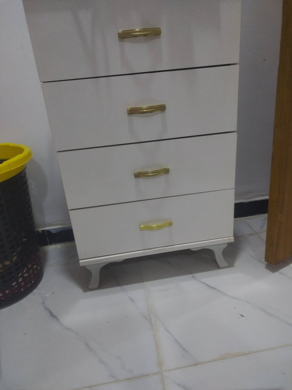 السلام عليكم غرفه نوم تركي المندر ويها مستخدمه شهر واحد فقط السعر1600 وبيها مجال بسيط ***********رقم الهاتف
