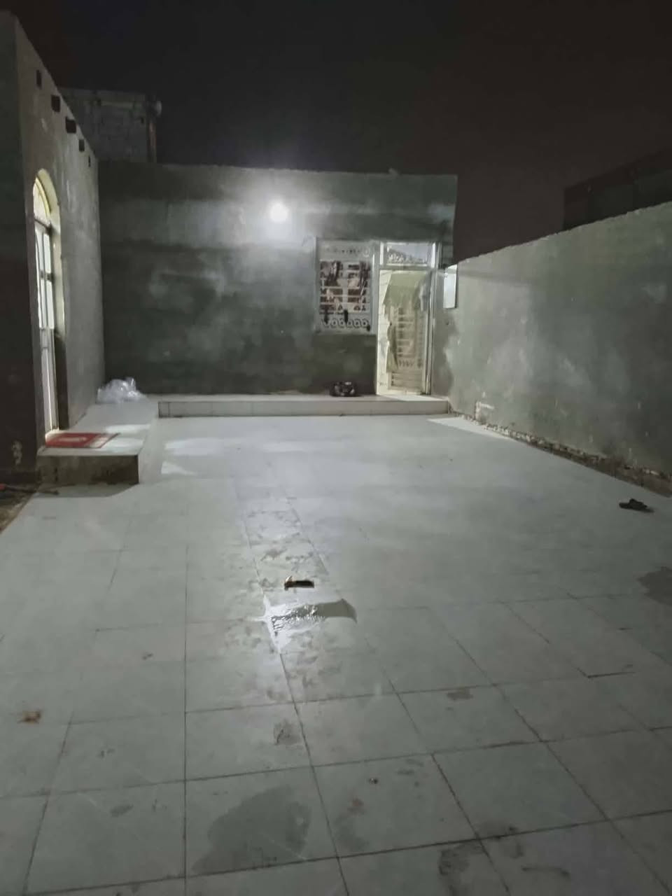 دار ليجار مساحة البيت 300 مترفي العماره منطقة المدثره في شارع الإمام علي يحتوي على ثلاث غرف وصاله ومطبخ ومنور عدد اثنين وديوانيه وساحه جبيره تقريبا 100متر  ايجاره 250 الف بناء حديث وكامل مخمر وسيراميك الاستفسار راسلوني خاص 
@إشارة


**إذا كنت صاحب هذا الإعلان وتريد حذفه لأي سبب، رجاءا أرسل رسالة إلى الدعم الفني**