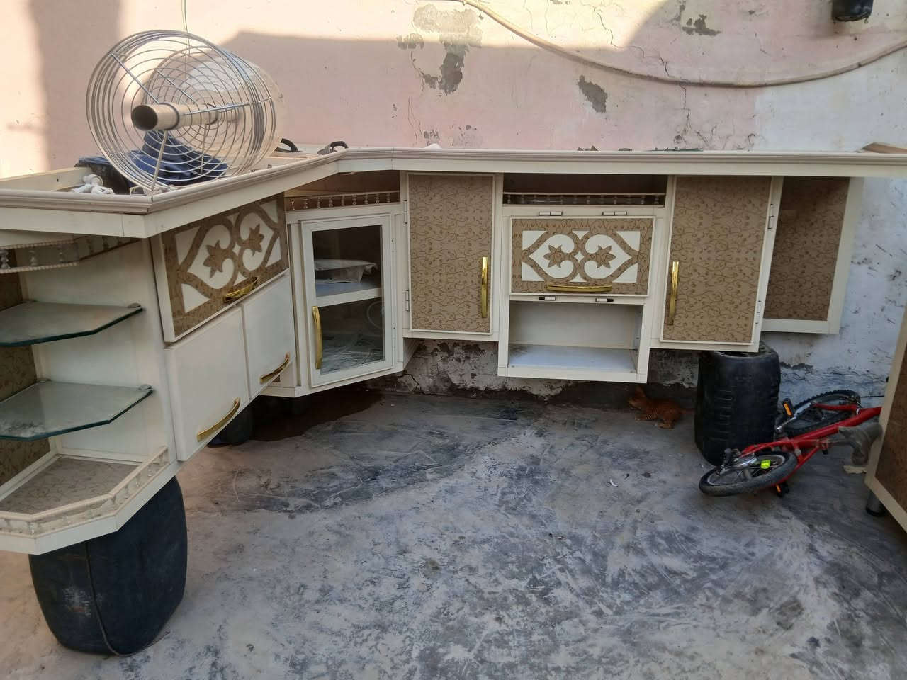 كاونتر للبيع نضيف اخو الجديد
السعر 800وبي مجال قليل
 العنوان الحبيبية 
***********
