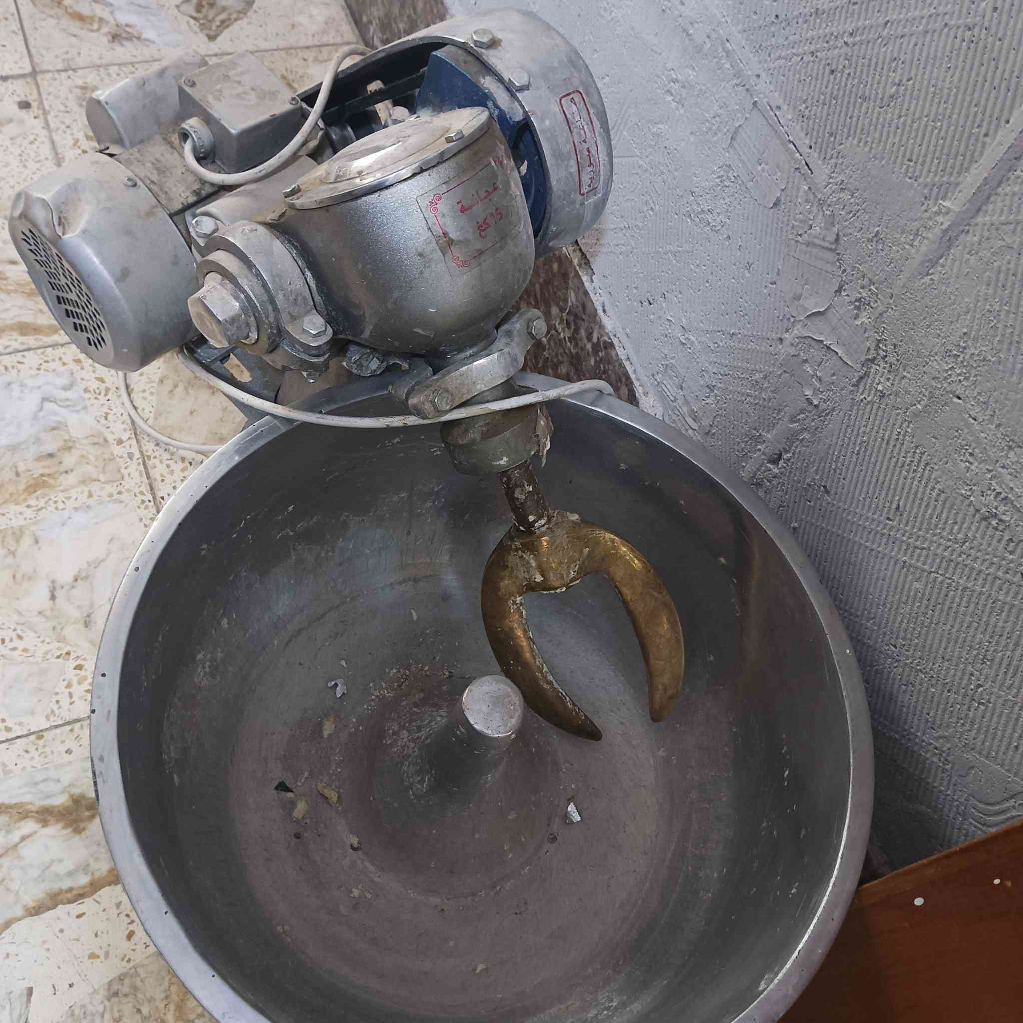 فرن جديد استخدام شهرين مع عجانة السعر مليون ونص وبيه مجال ***********
الي يريدة يتصل المكان بغداد الشعلة
