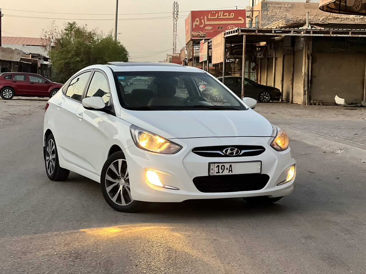 اكسنت 2015 خليجي الشركة العامة
فول مواصفات رقم كربلاء باسمي 
مكفولة من الصبغ والضربة فقط بيها بارد موضح بالسونار
السعر 110 $ ورقة وبيها مجال 
فول مواصفات
محرك 1600 
فتحة سقف 
شاشة بلادية 
كامرة خلفية 
5 ويل كب كروم 
تحكم ستيرن واشاير بالمري
ماشية 130 الف كيلو 
السيارة عليها ادامة كاملة وجاهزة محرك وكير وحدادية وتبريد وتخم تاير مابيها اي نقص
مكاني كربلاء شارع المخازن ***********
