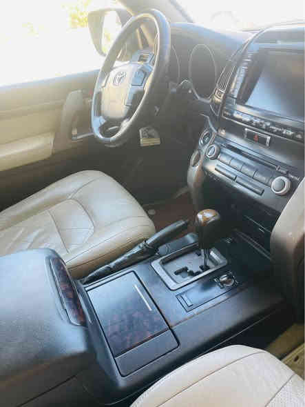 لاندكروز11 ستينية  8 سلندر 5700 رقم بغدادبسمي بيها مكانات صبغ واضح والسونركلشي موضح السعر 285اتصل وتدلل مكان السيارة بغداد حي القاهرة *********** بغداد
