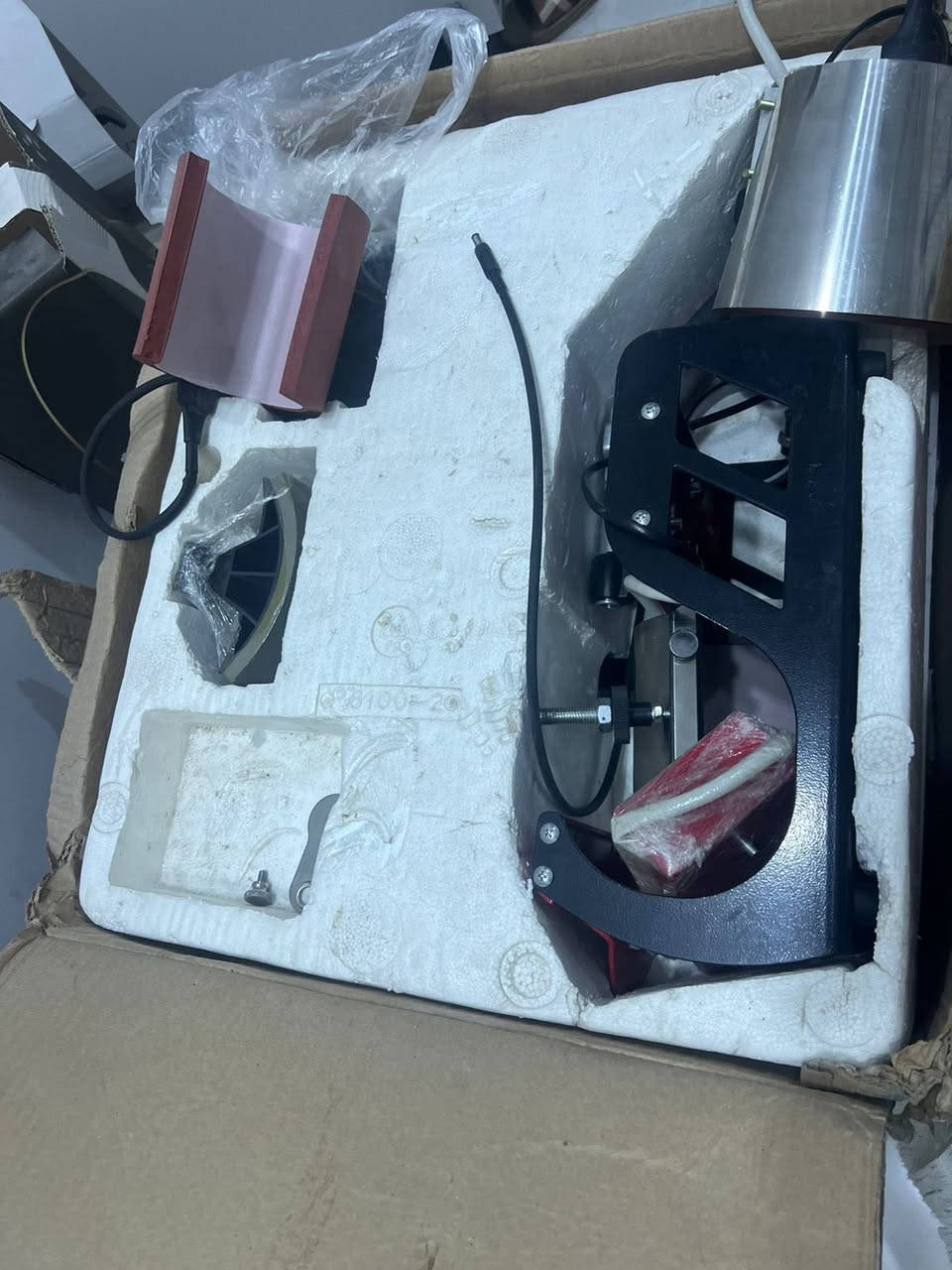 السلام عليكم
1) مكبس حراري أمريكي

مكبس حراري أمريكي بحالة ممتازة جميع الأغراض أصلية وتعمل بكفاءة عالية مناسب لأعمال الطباعة الحرارية على التيشيرتات والأكواب وغيرها

2) جهاز كاتر Cameo 4

جهاز قص احترافي Cameo 4 بحالة شبه جديدة، استخدام قليل جداً الجهاز نظيف ويعمل بدون مشاكل، جميع ملحقاته موجودة عدا الحصيرة (Mat).
مناسب لأعمال القص والستيكر والتصميم.

 

3) طابعة Epson L805

طابعة Epson L805 أصلية بحالة جيدة وتعمل بشكل ممتاز، مناسبة لطباعة الصور والستيكر والاعمال المكتبية.

 
عنواني بغداد- حي الجامعة

***********
