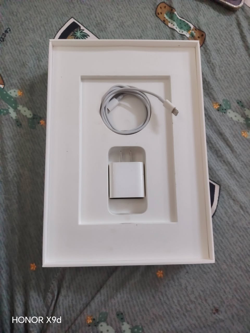 سلام عليكم 
iPad 9
بطاريه 90لو 92
كامل ملحقات 
بيع او مراوس 
ب ايفون 
مكاني بغداد 
***********
