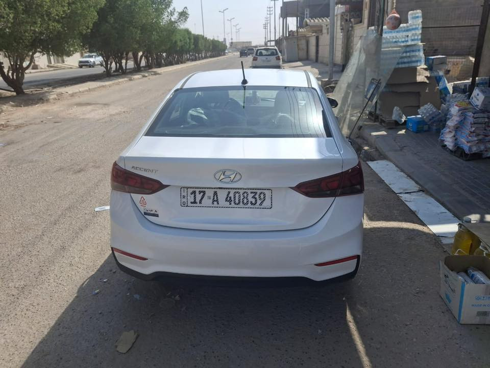 اكسنت ٢٢ وارد امريكي ماشيه ٥٠ بيها باب امبدل
وباب مصبوغ السياره نضيفه كلش 
115  وبيها مجال 
***********
