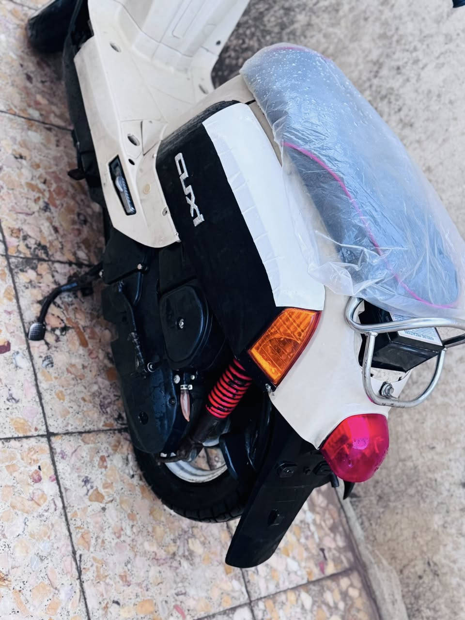 سلام عليكم بوليس للبيع دراجه جاهزه من كلشي شغاله نكره سلف كهربائياته كله شغاله مكاني معقل ***********
