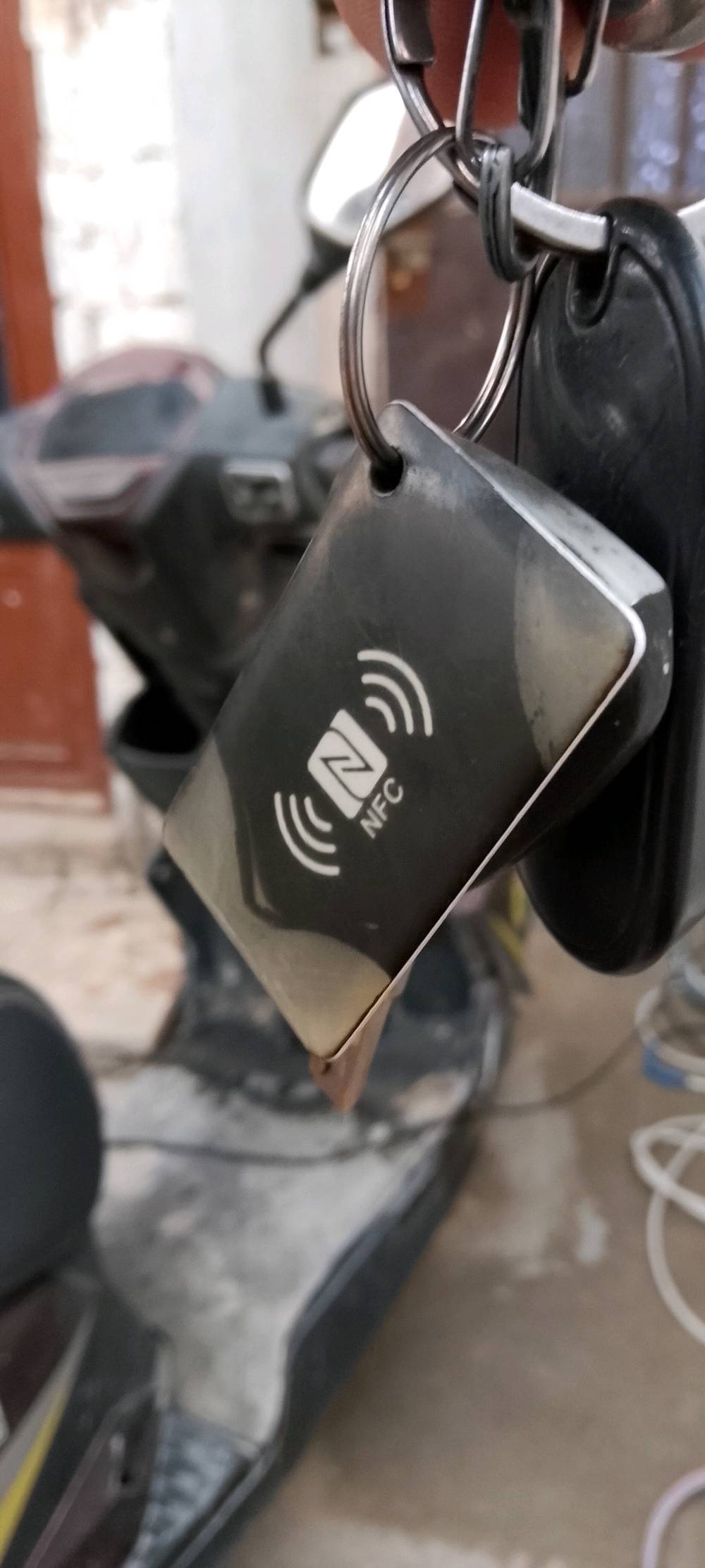 السلام عليكم دراجه سكنس شحن الشحنه الوحده تمشيط 60 كيلو حقيقي الدراجه كامل 5بطاريات إكبار موديل 2025 السرعة 90 حقيقي العنوان بغداد الزعفرانية استفسار أكثر الهاتف *********** 